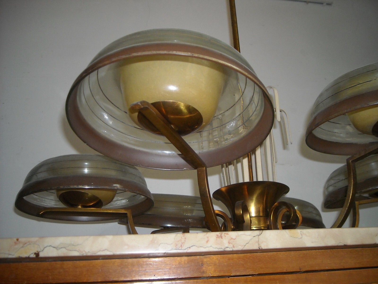 Lampadario Art Déco In Ottone Con Coppe In Vetro, Anni '30 '50