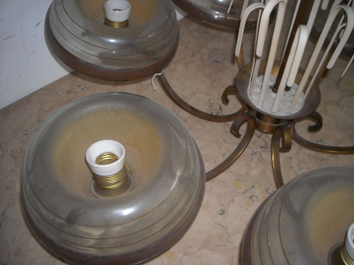 Lampadario Art Déco In Ottone Con Coppe In Vetro, Anni '30 '50