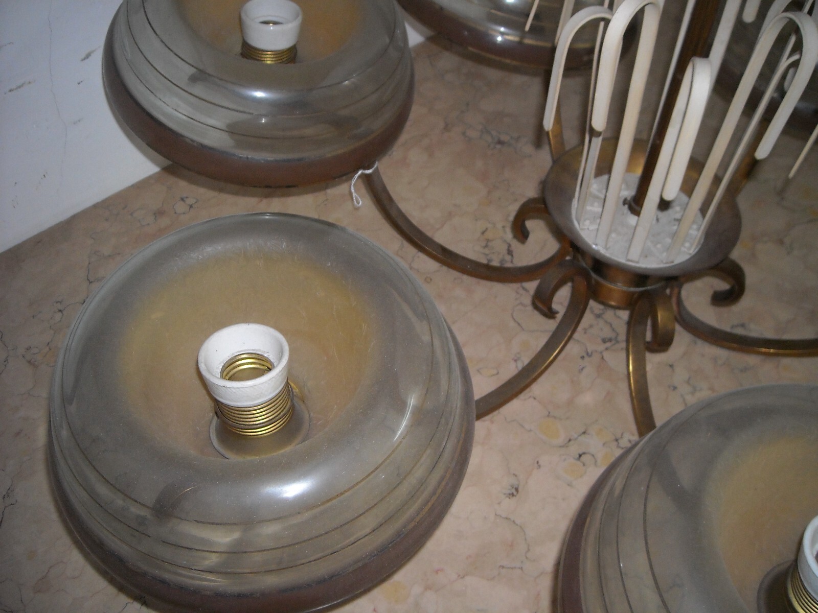 Lampadario Art Déco In Ottone Con Coppe In Vetro, Anni '30 '50