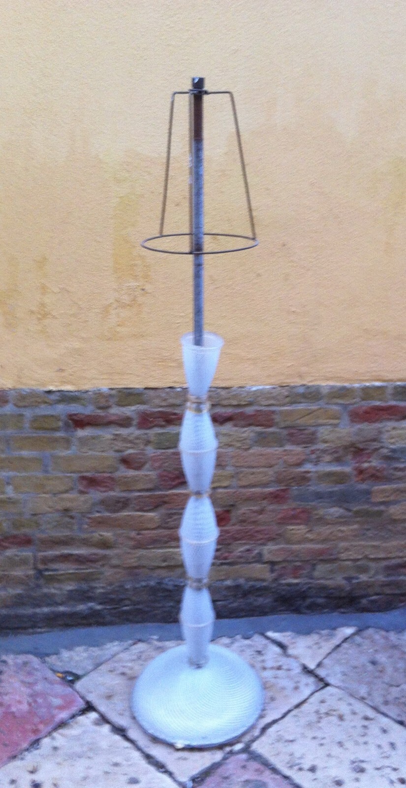 Modernariato, Design, Illuminazione Decorativa: Lampada A Piantana In Vetro (scompleta)