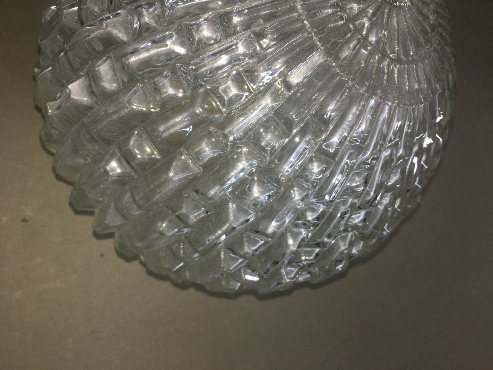 Coppa Sferica Per Lampada In Vetro Con Decoro In Rilievo