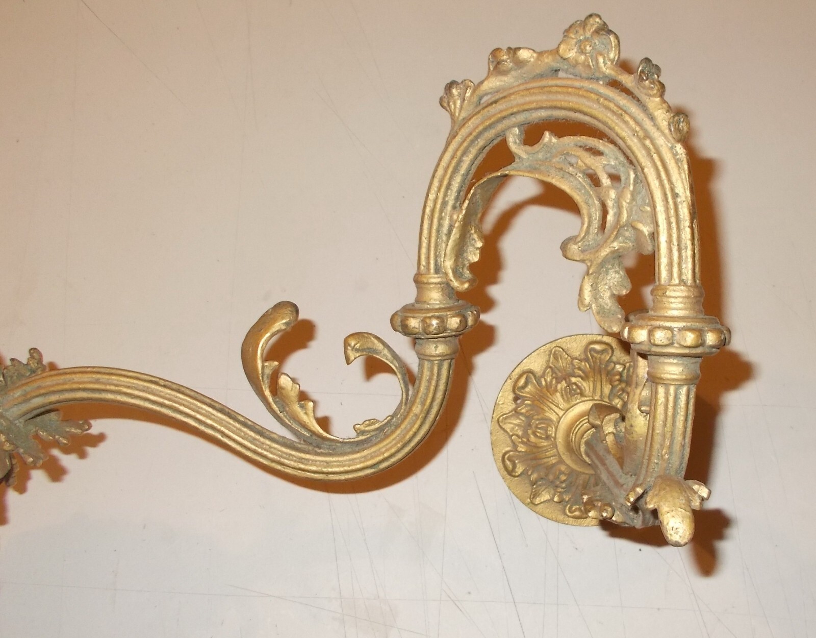 Arti Decorative: Antica Lampada Applique In Ottone Snodabile