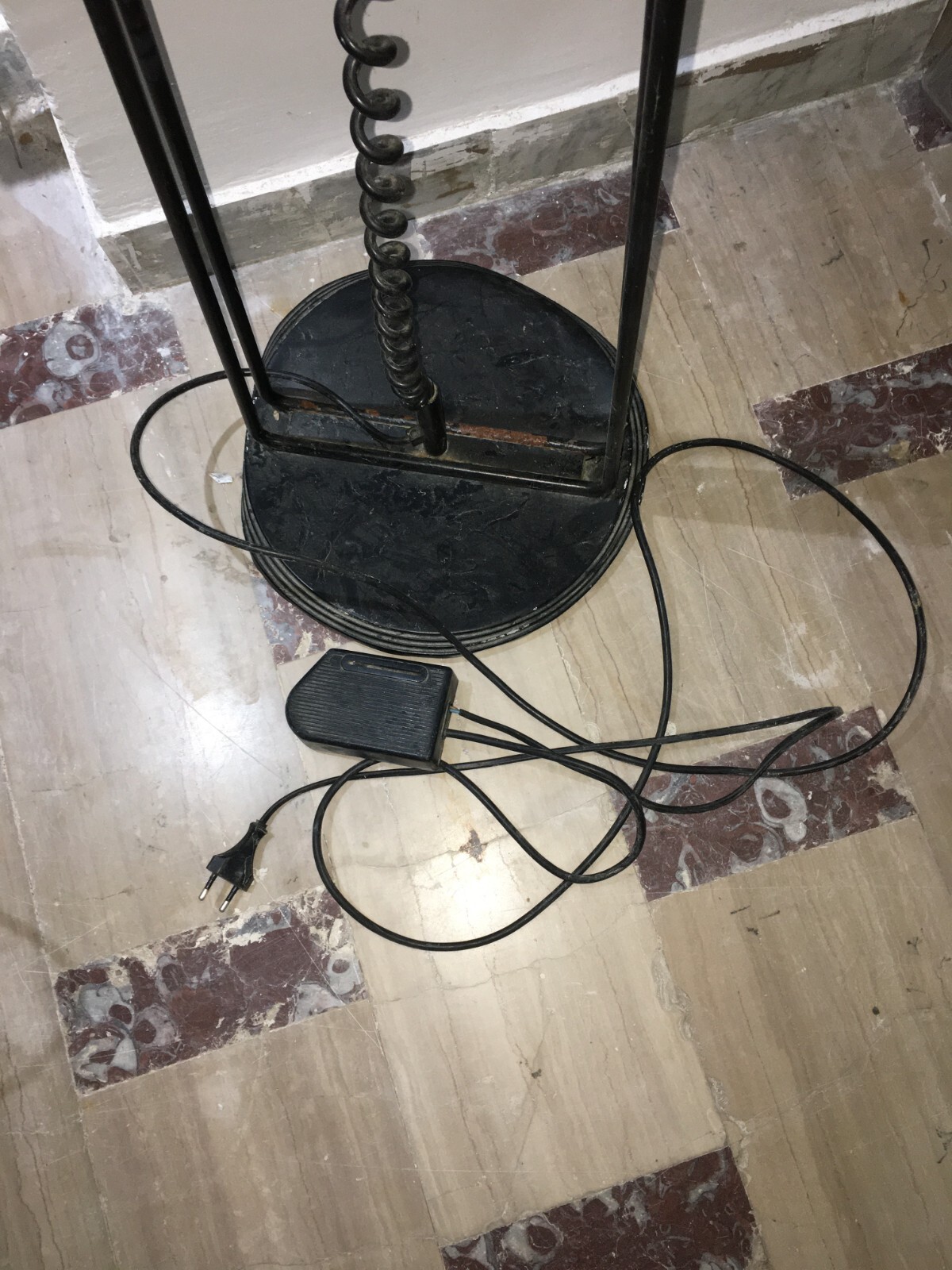 Lampada Da Terra Stilizzata   Piantana Decorativa Alogena
