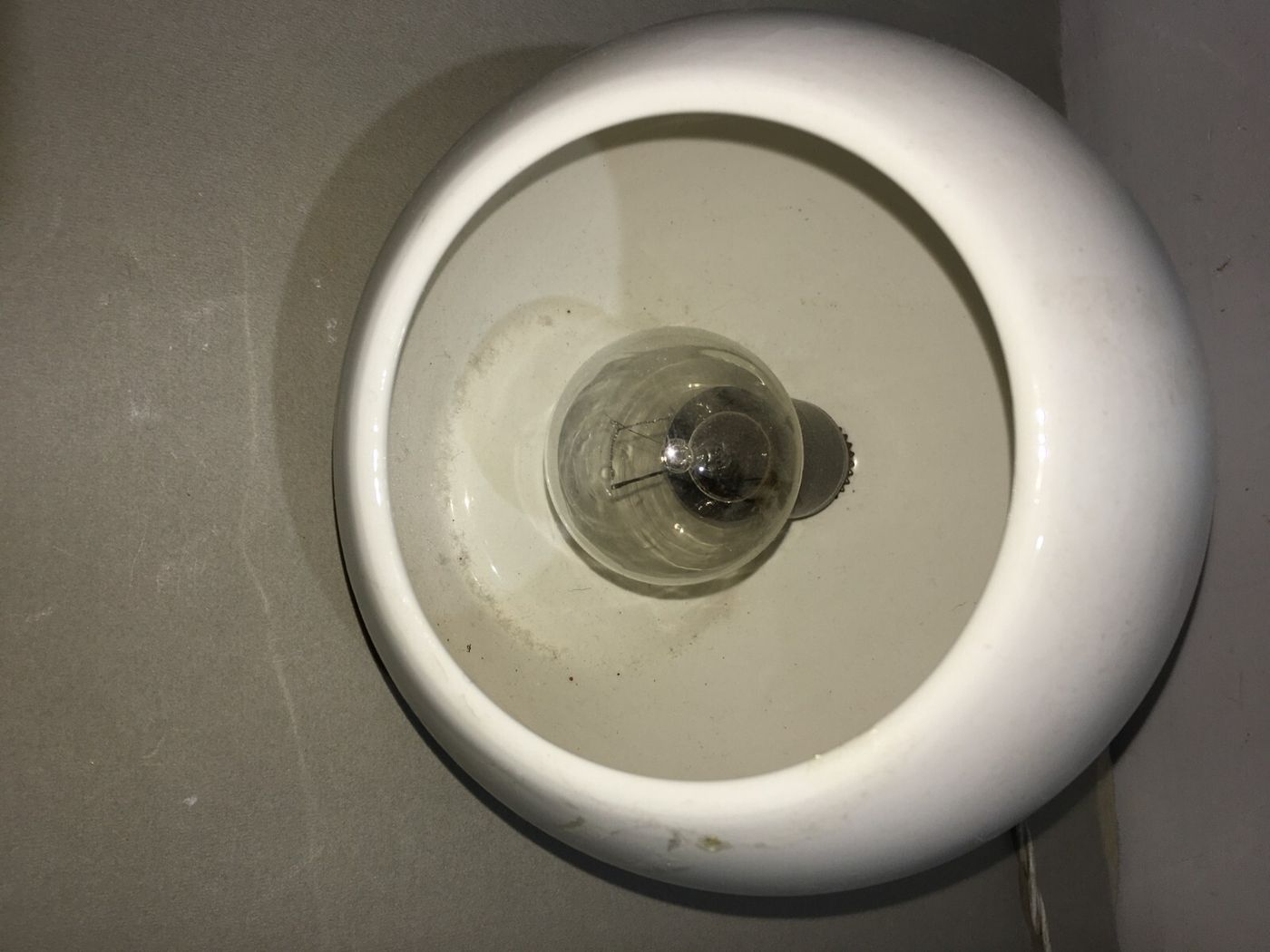 Modernariato   Lampada Da Tavolo Sferica In Ceramica Bianca, Metà '900