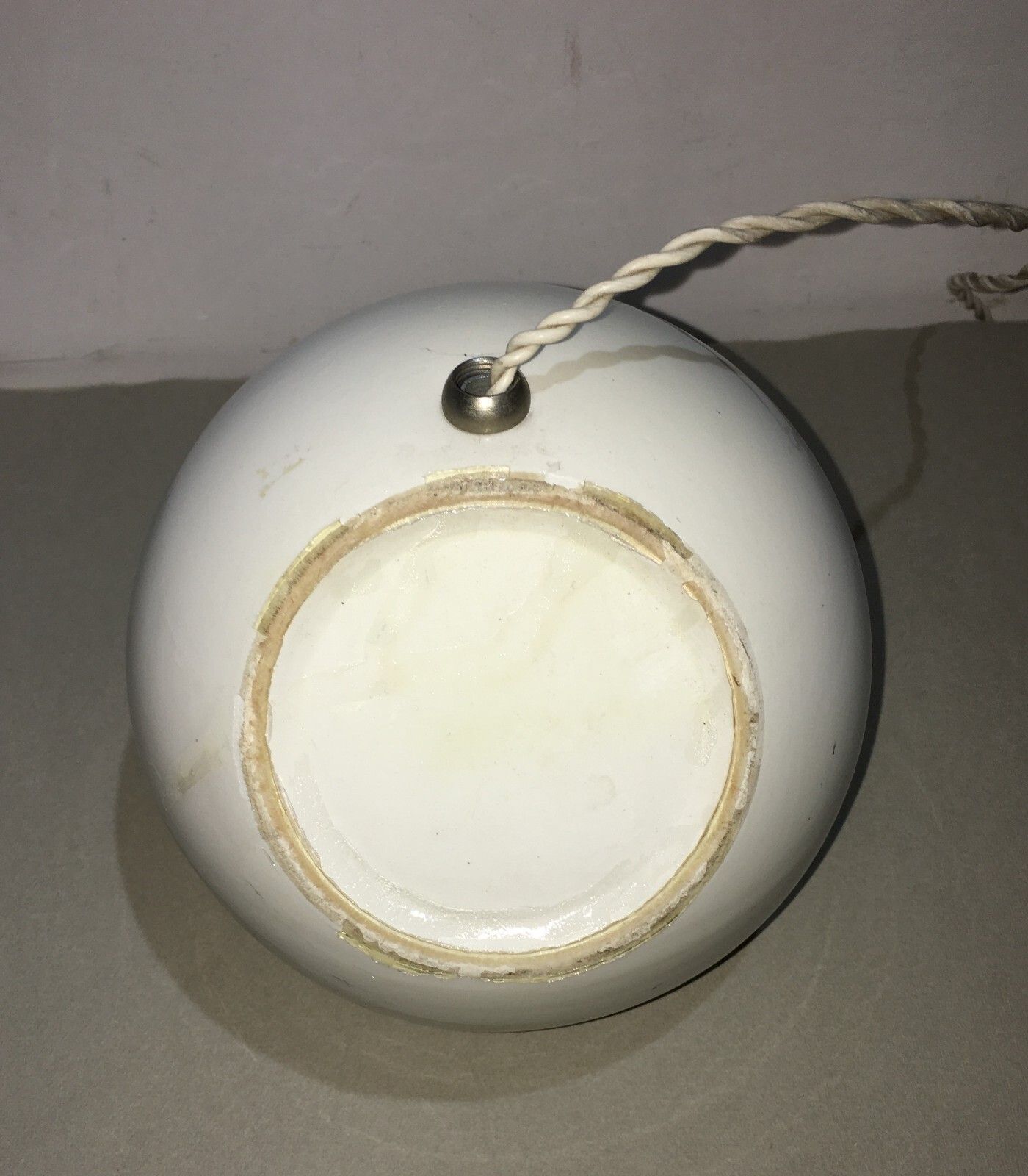 Modernariato   Lampada Da Tavolo Sferica In Ceramica Bianca, Metà '900
