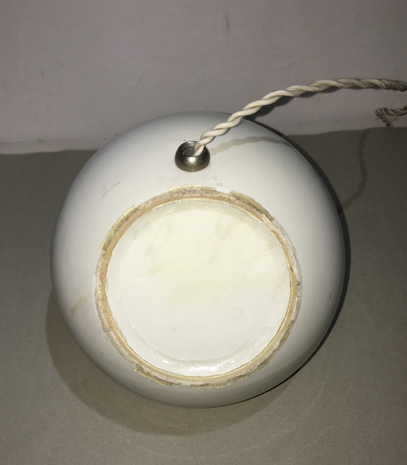 Modernariato   Lampada Da Tavolo Sferica In Ceramica Bianca, Metà '900