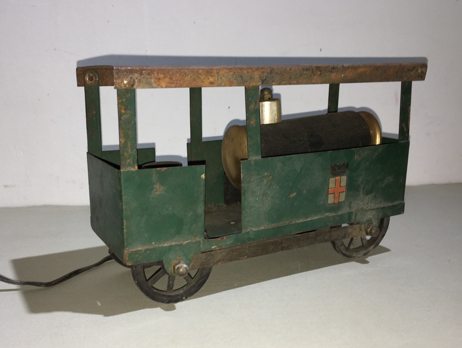 Lampada Da Tavolo A Forma Di Locomotiva A Vapore Con Stemma Sabaudo