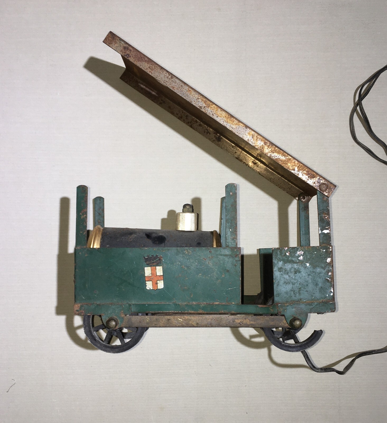 Lampada Da Tavolo A Forma Di Locomotiva A Vapore Con Stemma Sabaudo