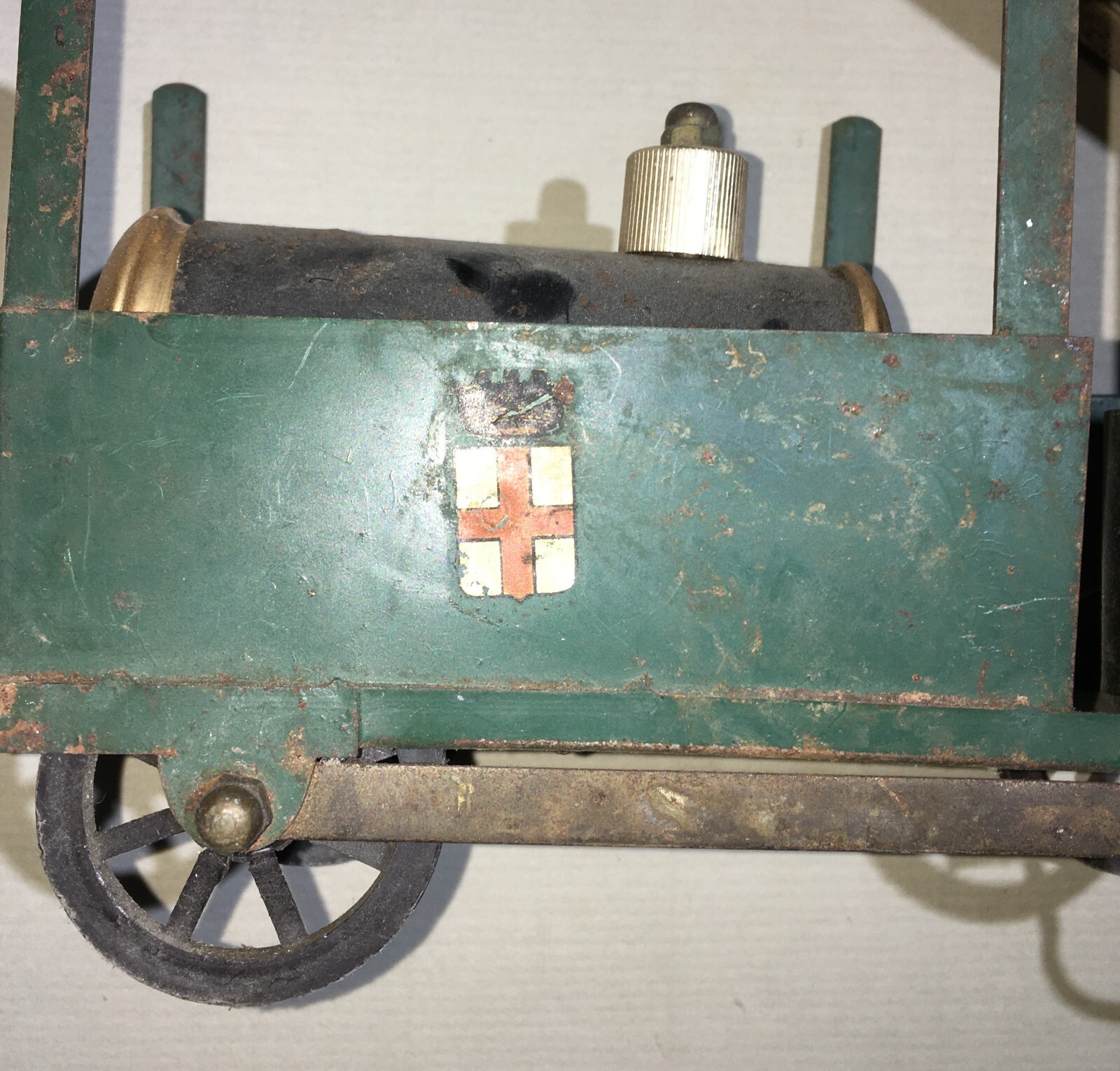 Lampada Da Tavolo A Forma Di Locomotiva A Vapore Con Stemma Sabaudo