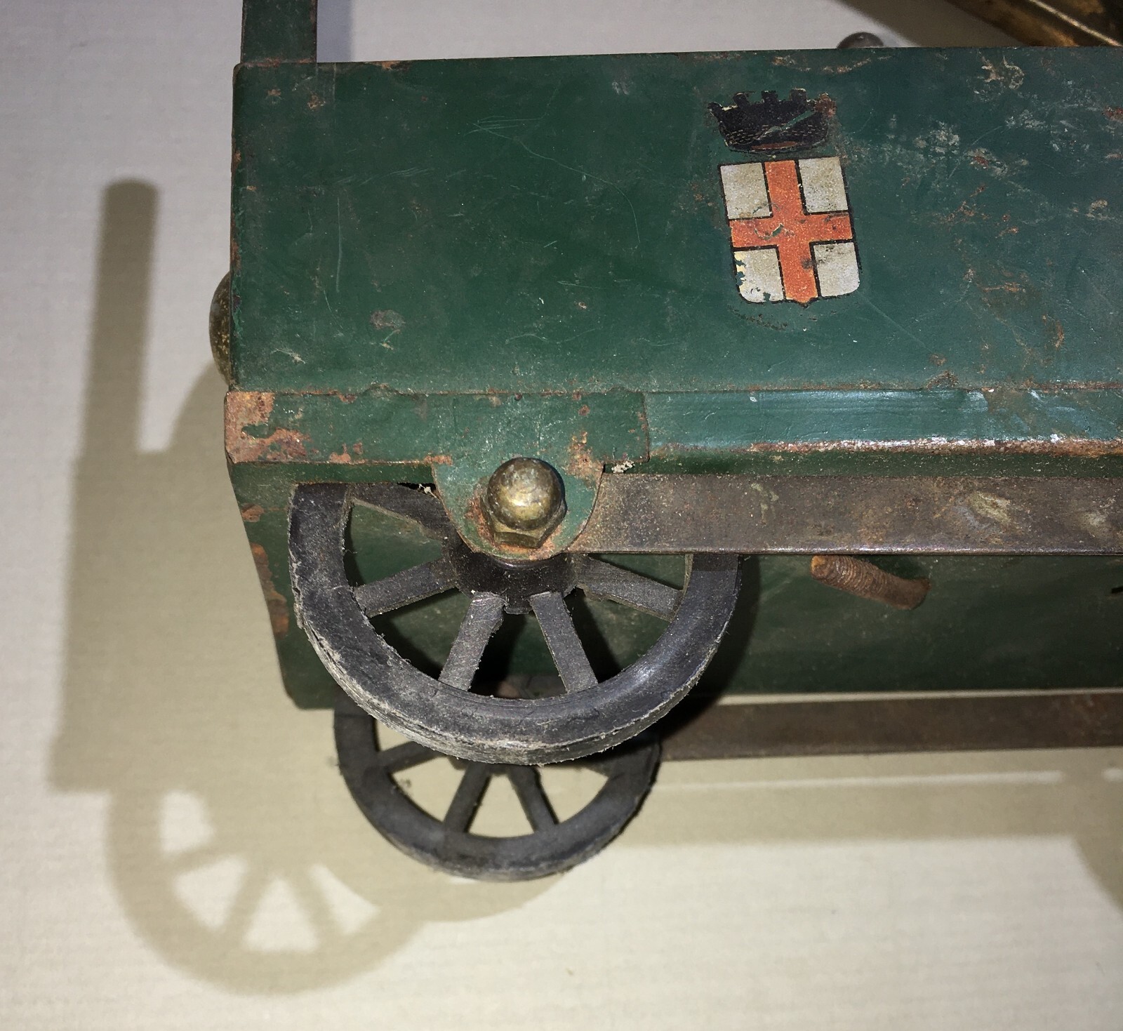 Lampada Da Tavolo A Forma Di Locomotiva A Vapore Con Stemma Sabaudo
