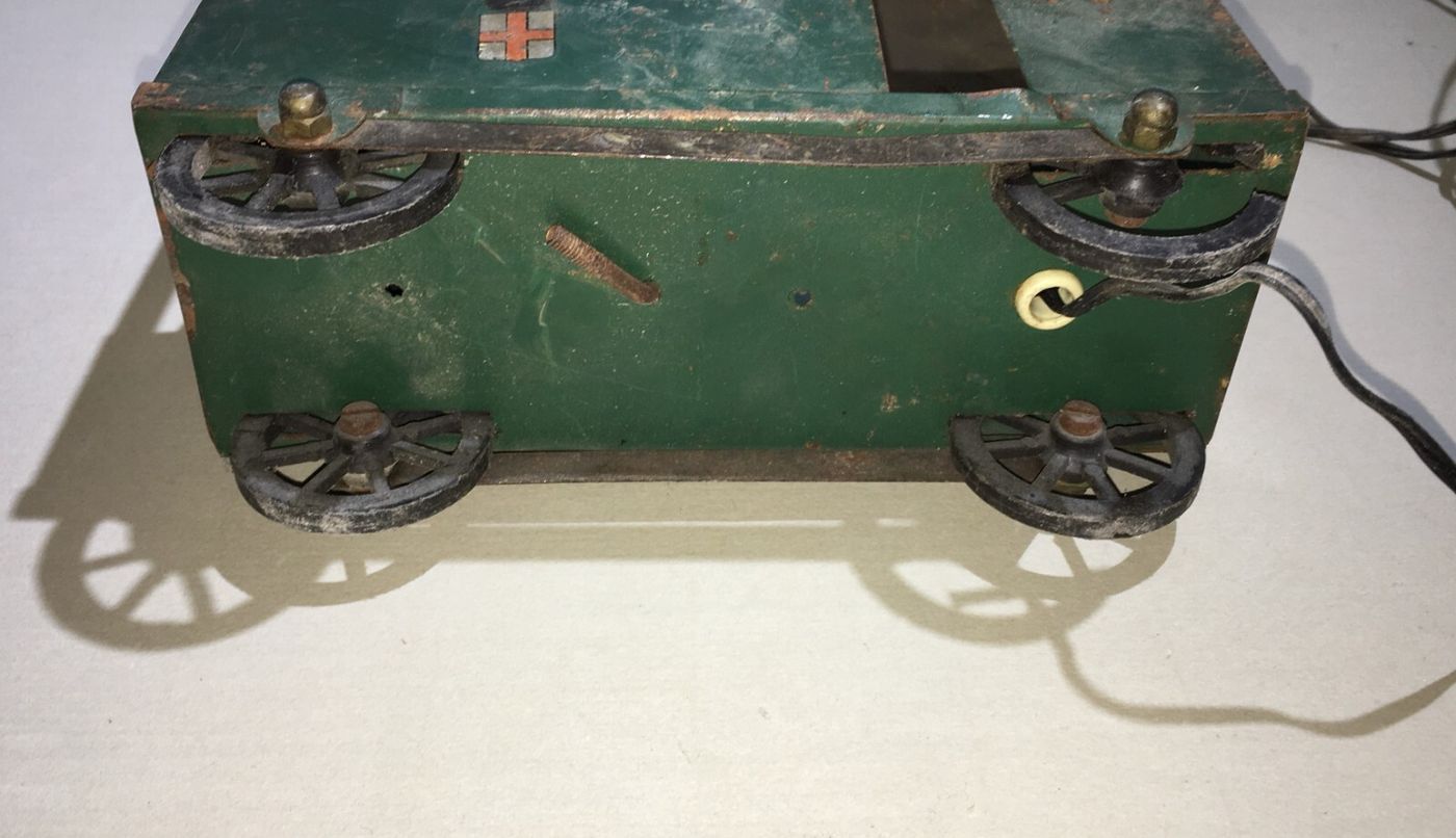 Lampada Da Tavolo A Forma Di Locomotiva A Vapore Con Stemma Sabaudo