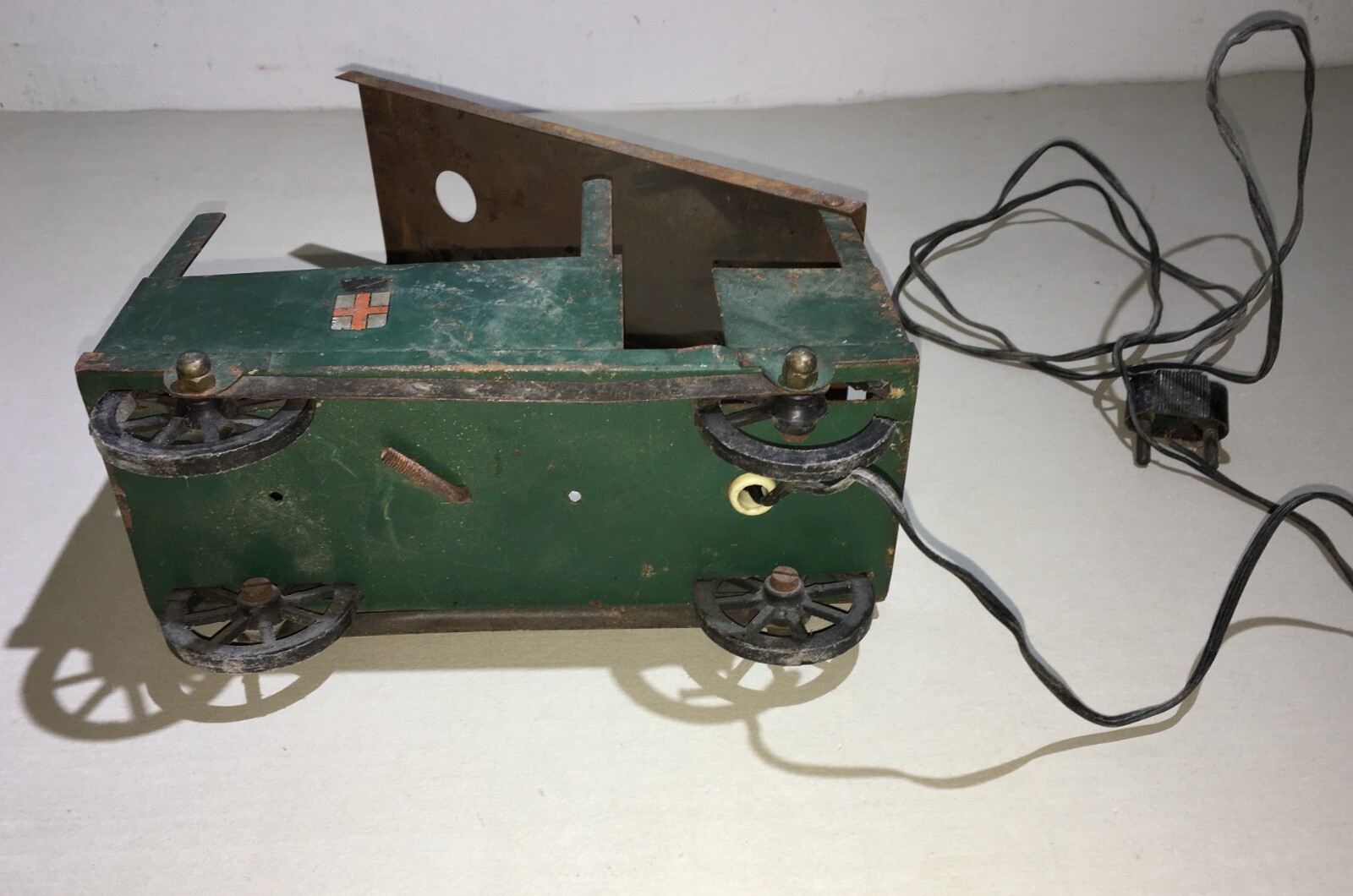 Lampada Da Tavolo A Forma Di Locomotiva A Vapore Con Stemma Sabaudo