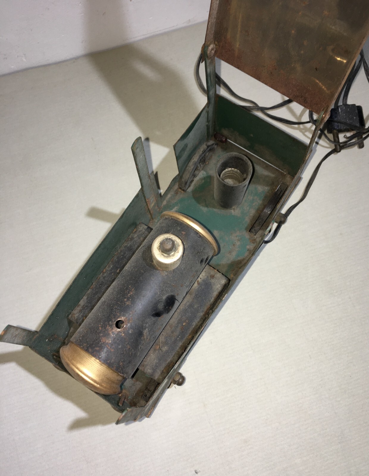 Lampada Da Tavolo A Forma Di Locomotiva A Vapore Con Stemma Sabaudo