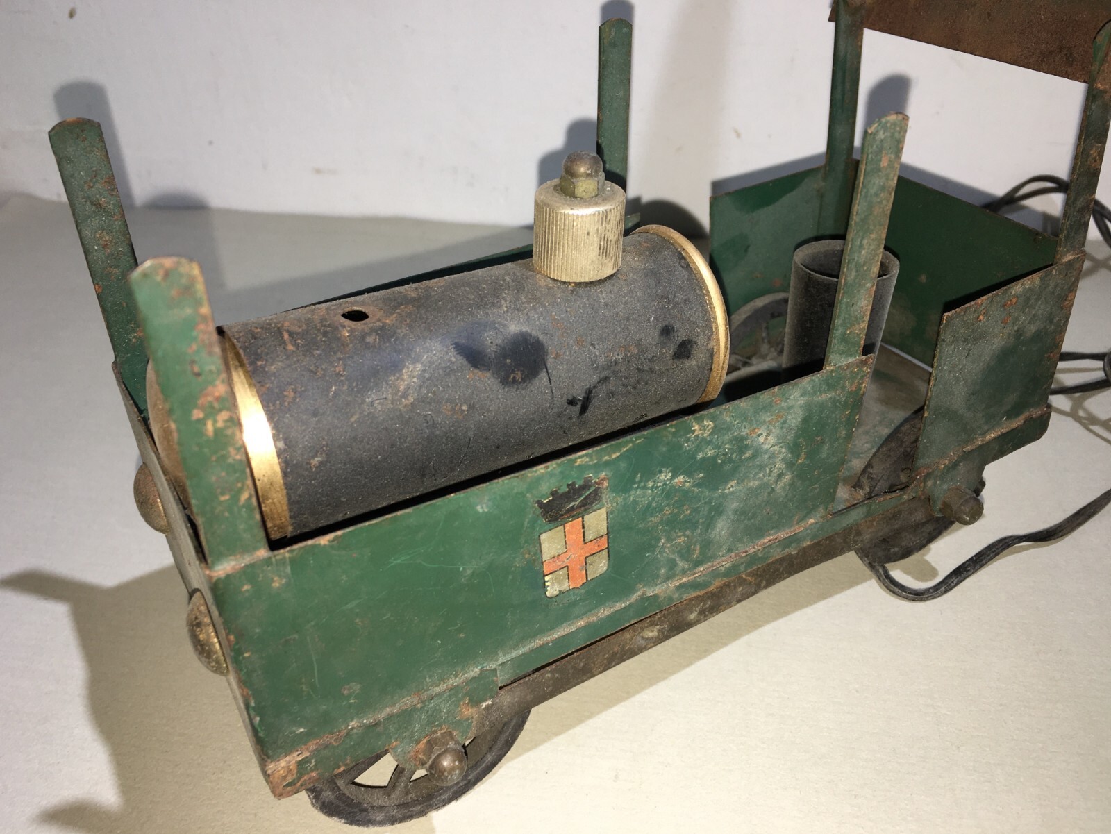 Lampada Da Tavolo A Forma Di Locomotiva A Vapore Con Stemma Sabaudo