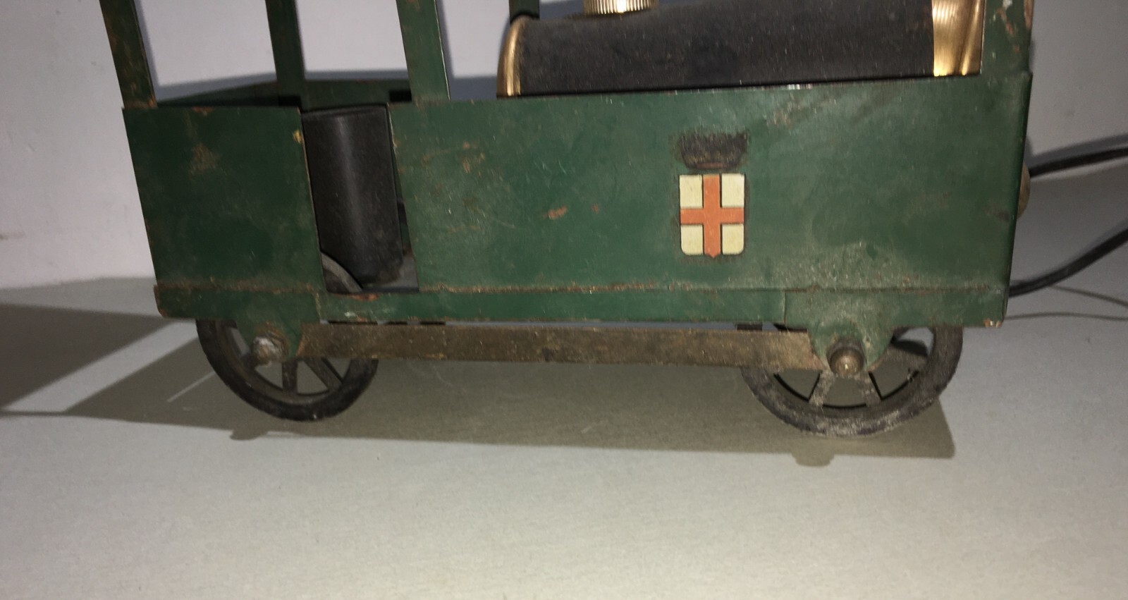 Lampada Da Tavolo A Forma Di Locomotiva A Vapore Con Stemma Sabaudo