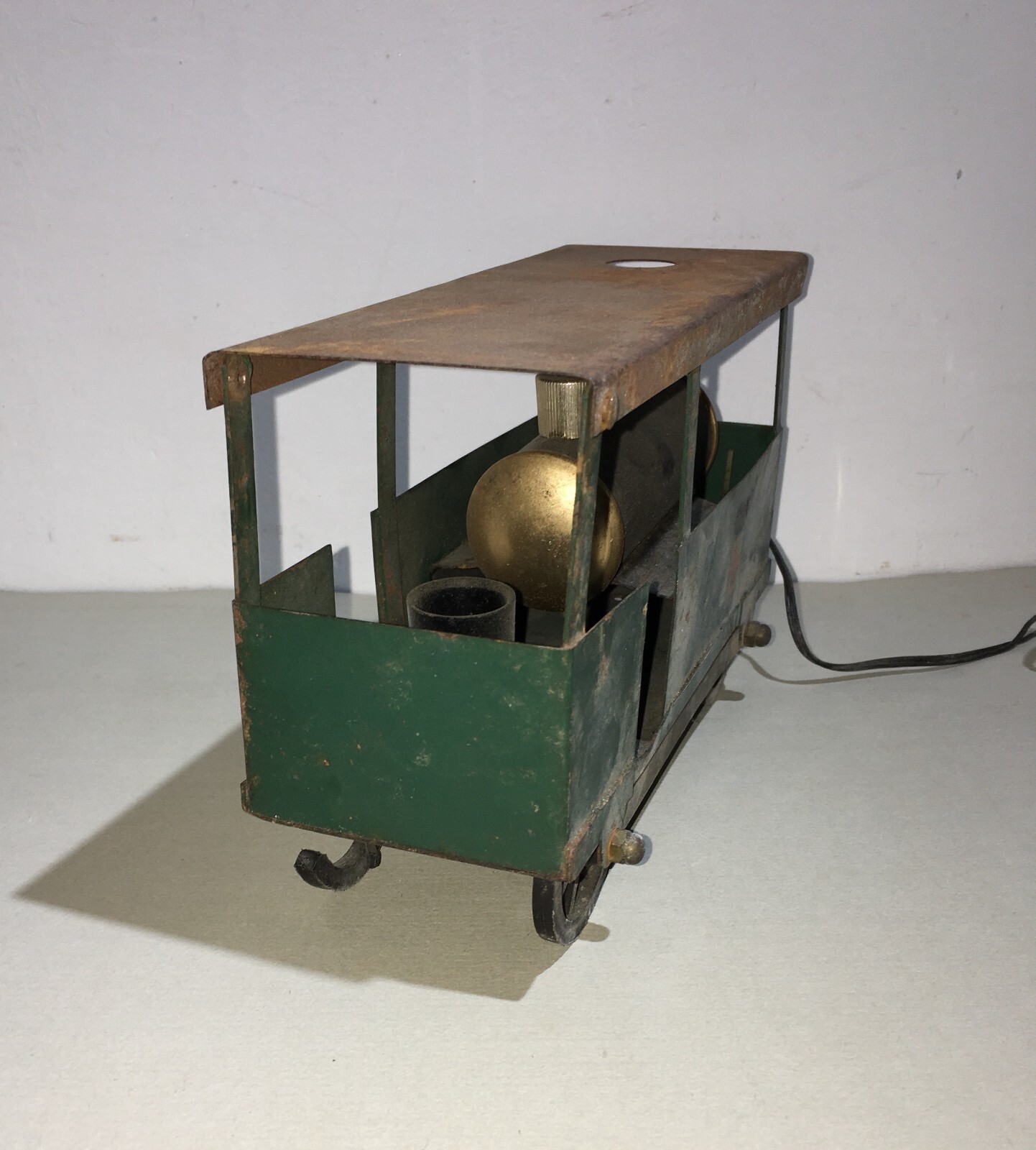 Lampada Da Tavolo A Forma Di Locomotiva A Vapore Con Stemma Sabaudo