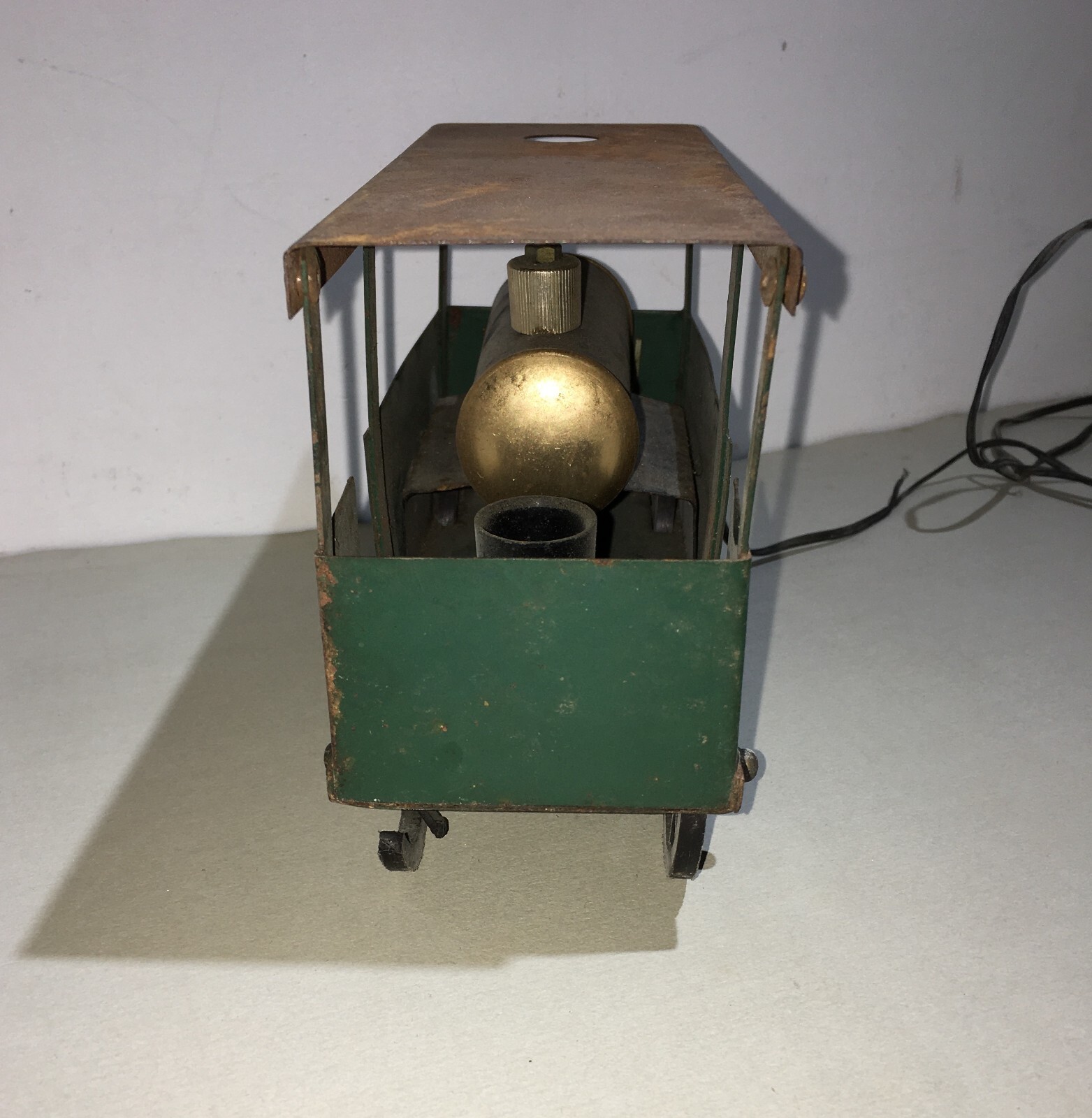 Lampada Da Tavolo A Forma Di Locomotiva A Vapore Con Stemma Sabaudo