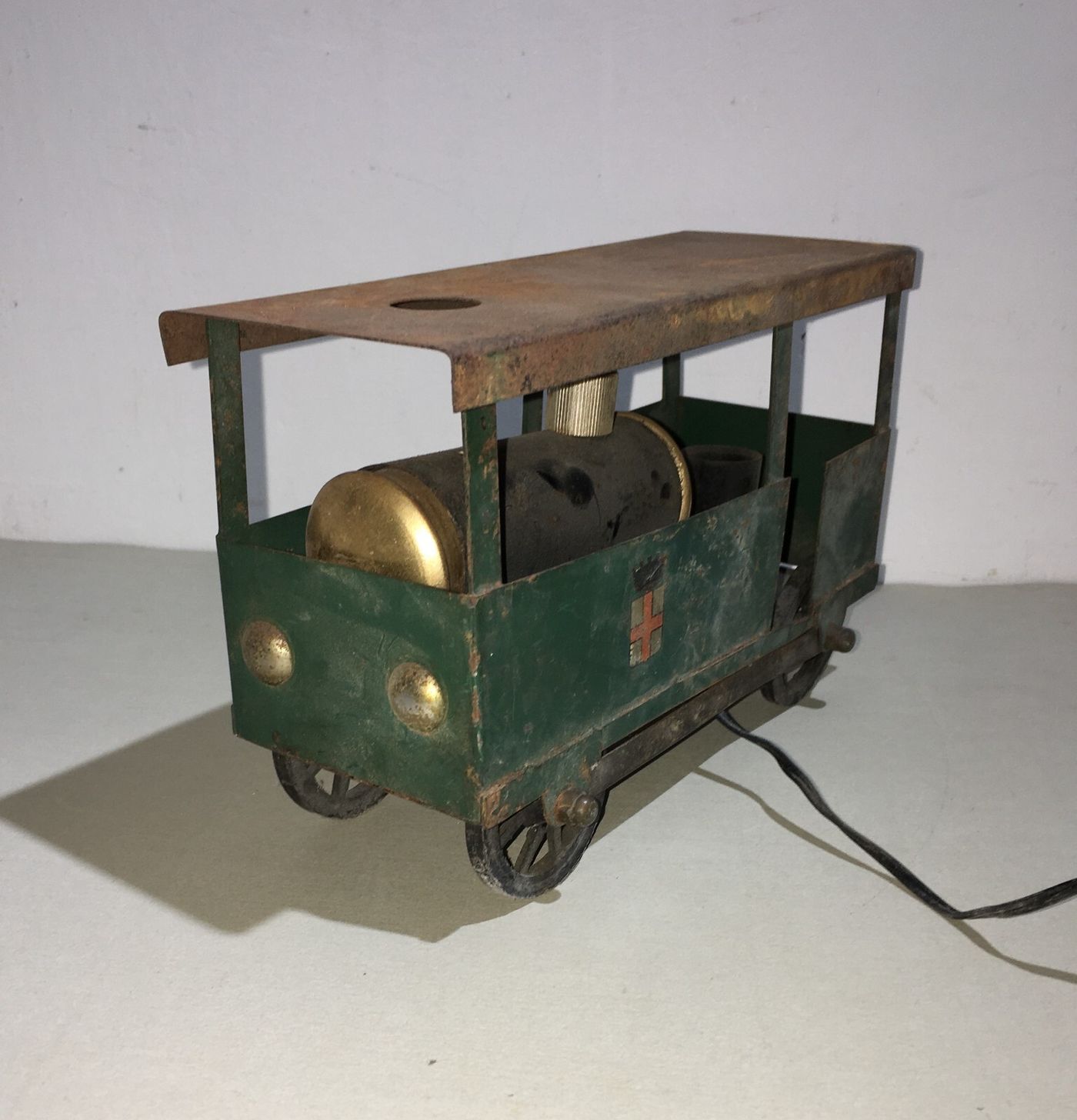 Lampada Da Tavolo A Forma Di Locomotiva A Vapore Con Stemma Sabaudo