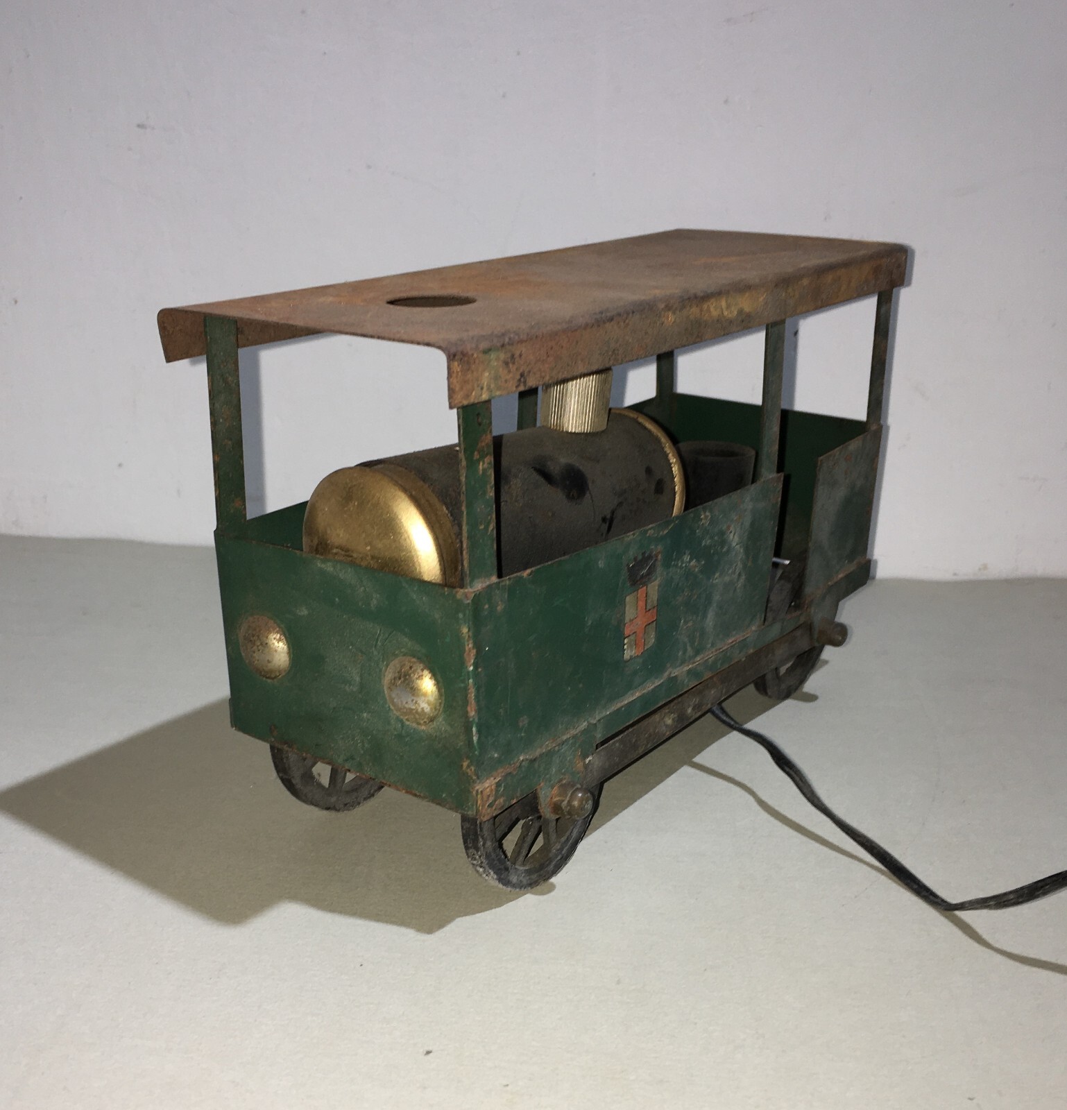 Lampada Da Tavolo A Forma Di Locomotiva A Vapore Con Stemma Sabaudo