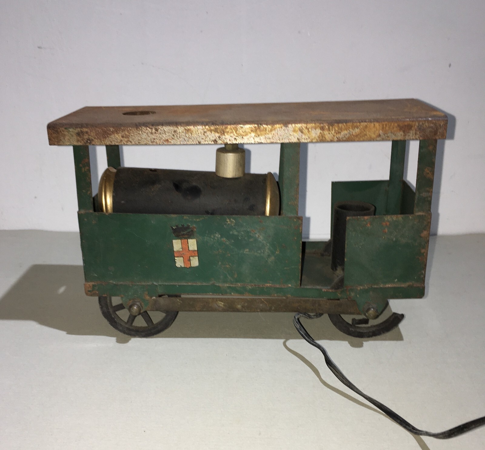 Lampada Da Tavolo A Forma Di Locomotiva A Vapore Con Stemma Sabaudo