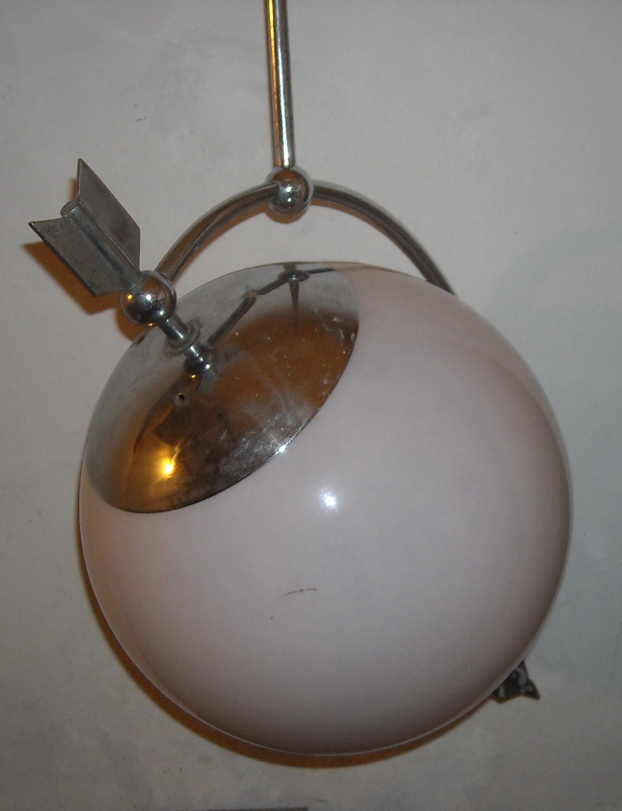 Lampadario d'Epoca A Sfera Con Freccia In Stile Futurista