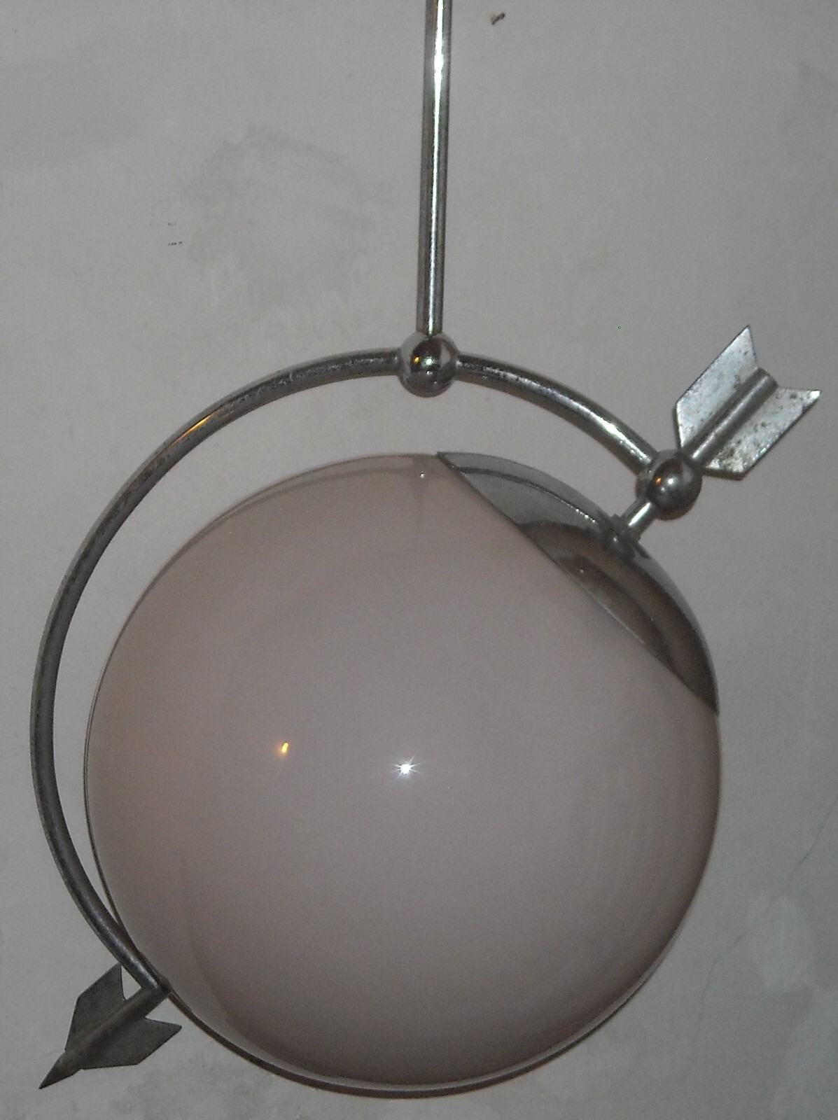 Lampadario d'Epoca A Sfera Con Freccia In Stile Futurista