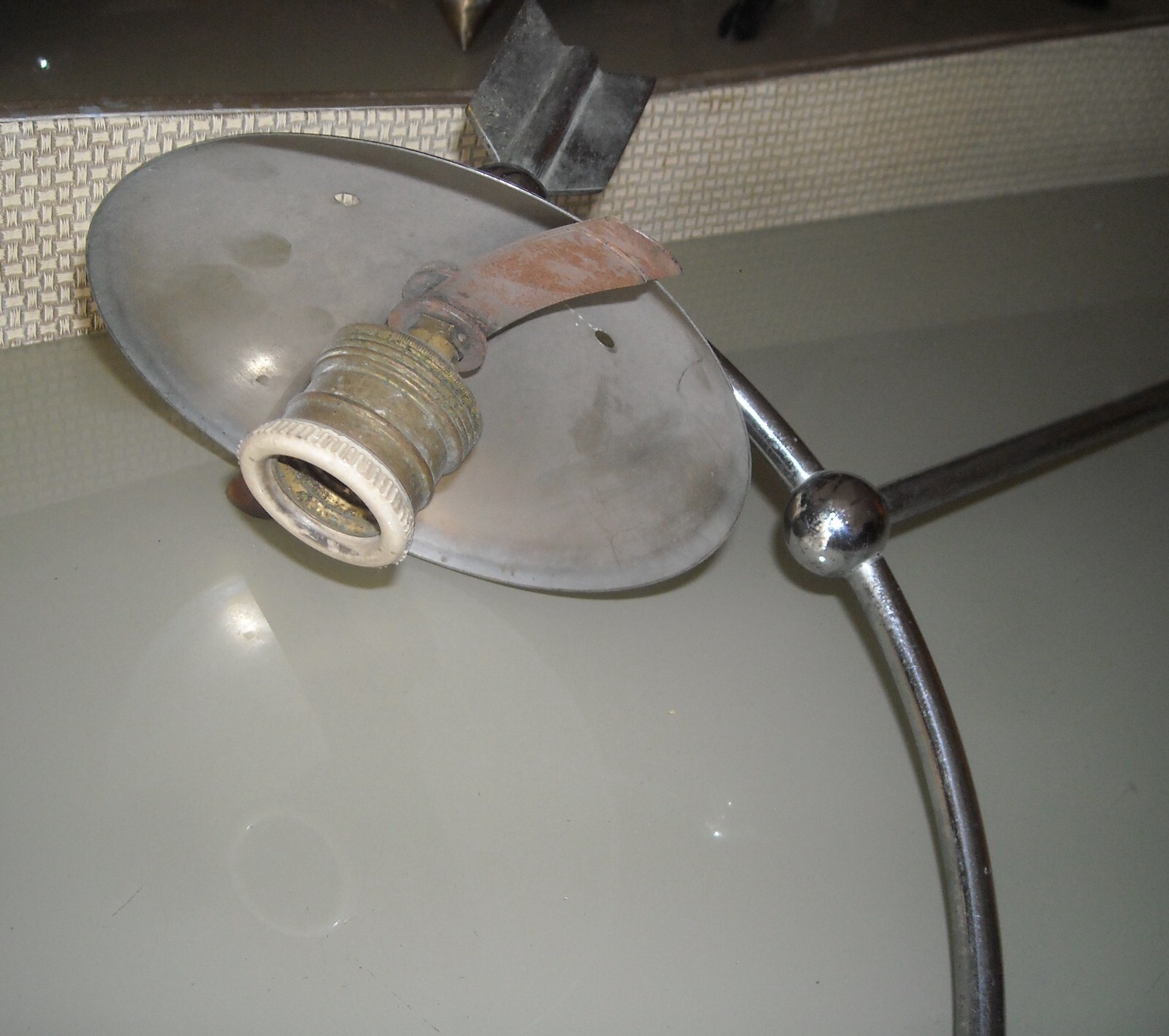 Lampadario d'Epoca A Sfera Con Freccia In Stile Futurista