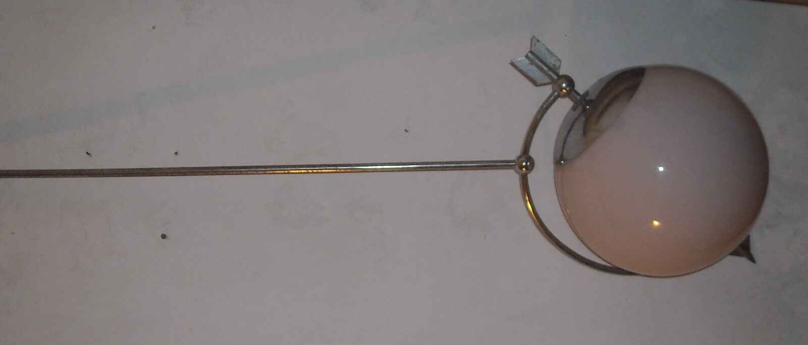 Lampadario d'Epoca A Sfera Con Freccia In Stile Futurista