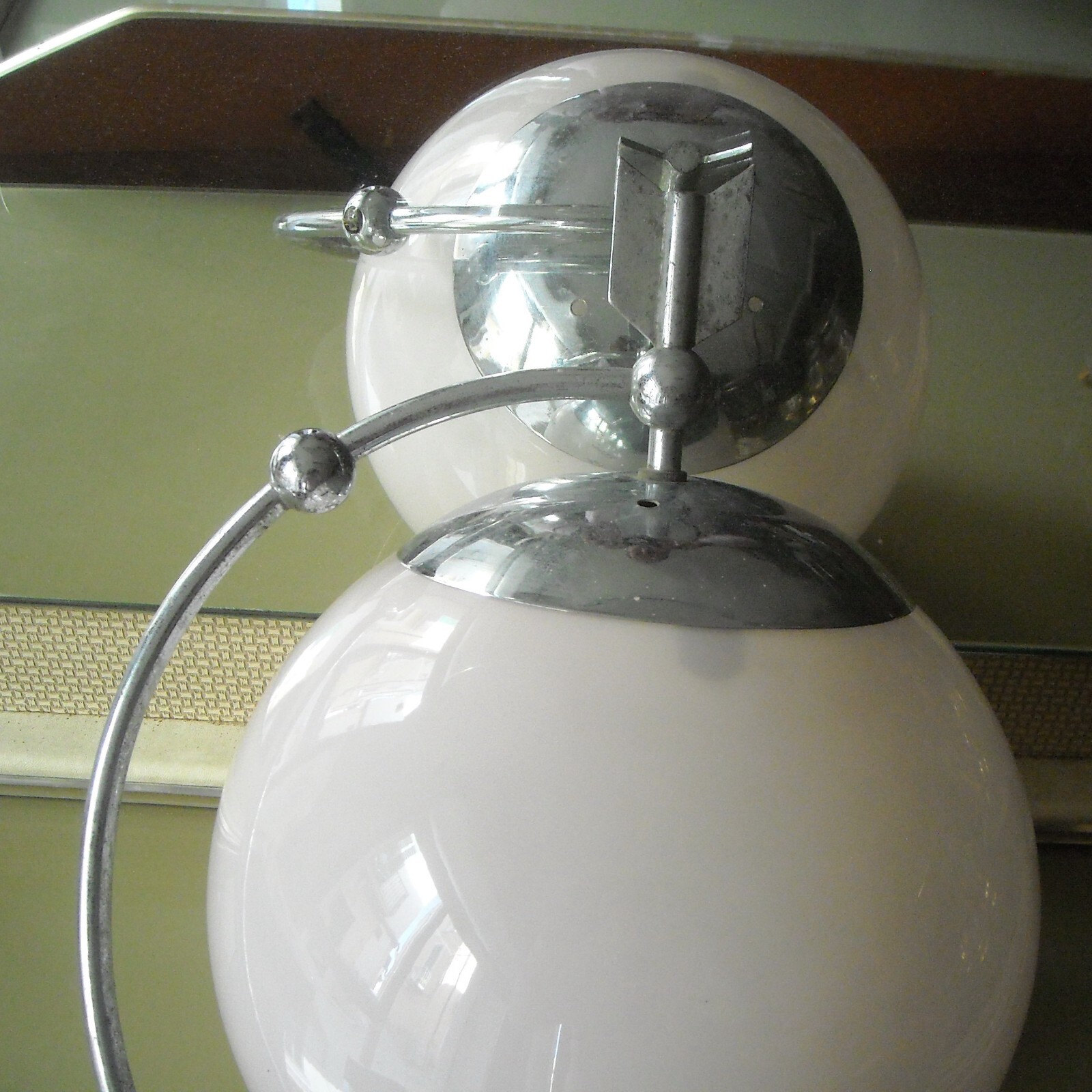 Lampadario d'Epoca A Sfera Con Freccia In Stile Futurista