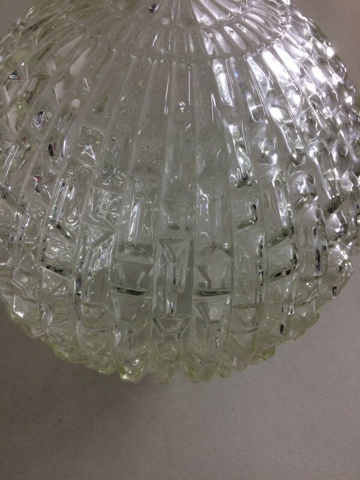 Modernariato E Design: Coppa Decorativa In Vetro Con Decori In Rilievo