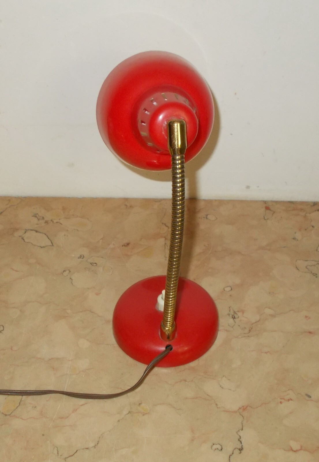 Modernariato, Design: Decorativa Lampada Da Scrivania O Comodino In Plastica Rossa