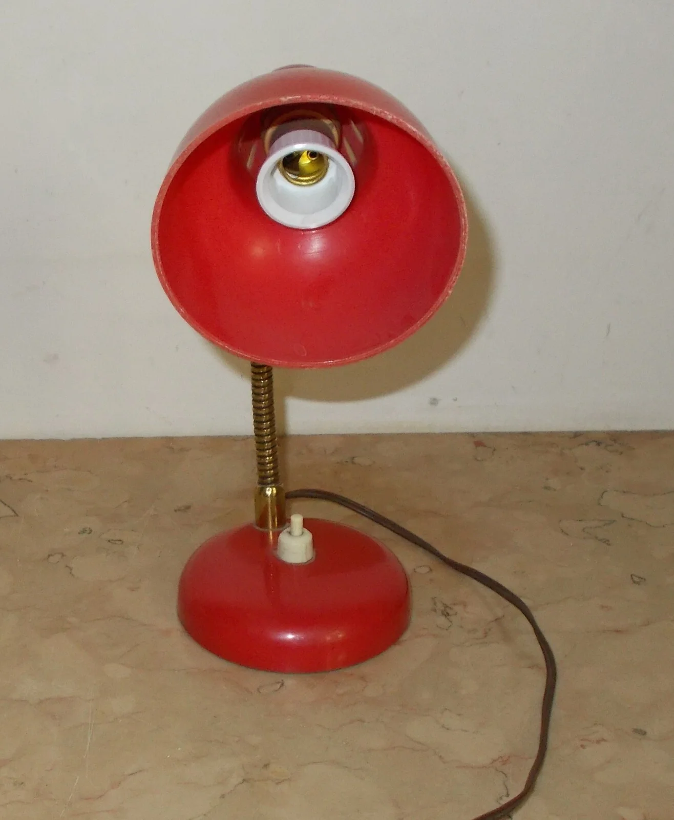 Mid-Century Modern, Design: Decorative Desk or Bedside Lamp in Red Plastic
