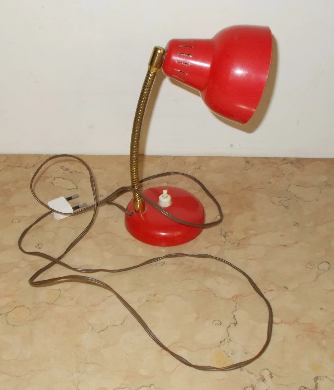 Mid-Century Modern, Design: Decorative Desk or Bedside Lamp in Red Plastic