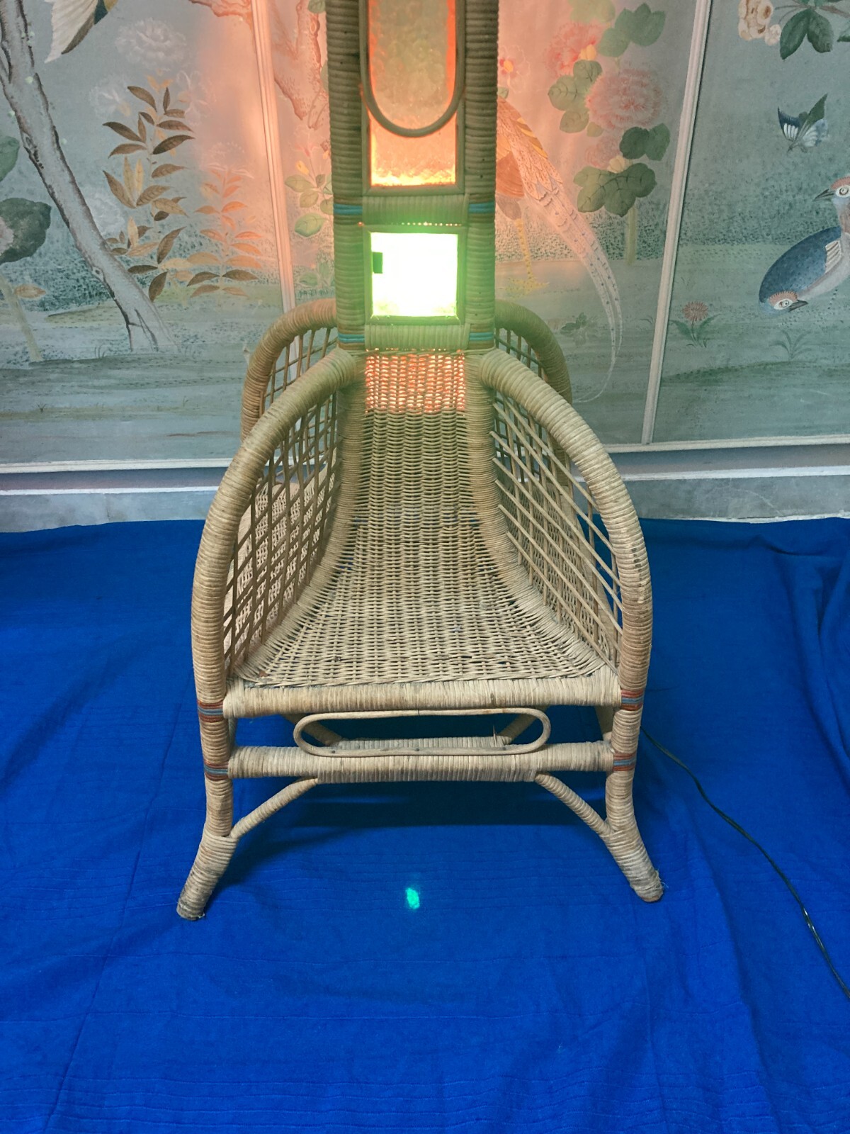 Modernariato, Design, Decorativa Lampada Piantana Con Vetri Colorati In Rattan E Vimini