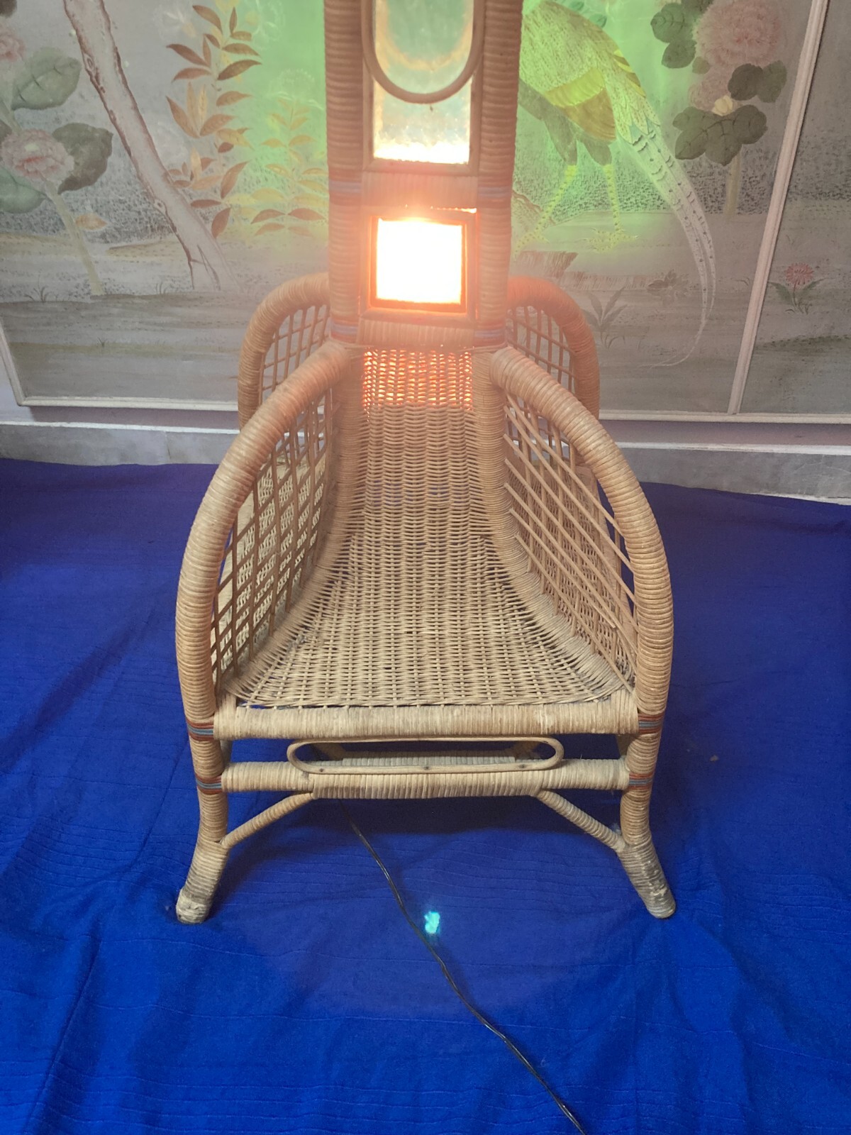 Modernariato, Design, Decorativa Lampada Piantana Con Vetri Colorati In Rattan E Vimini