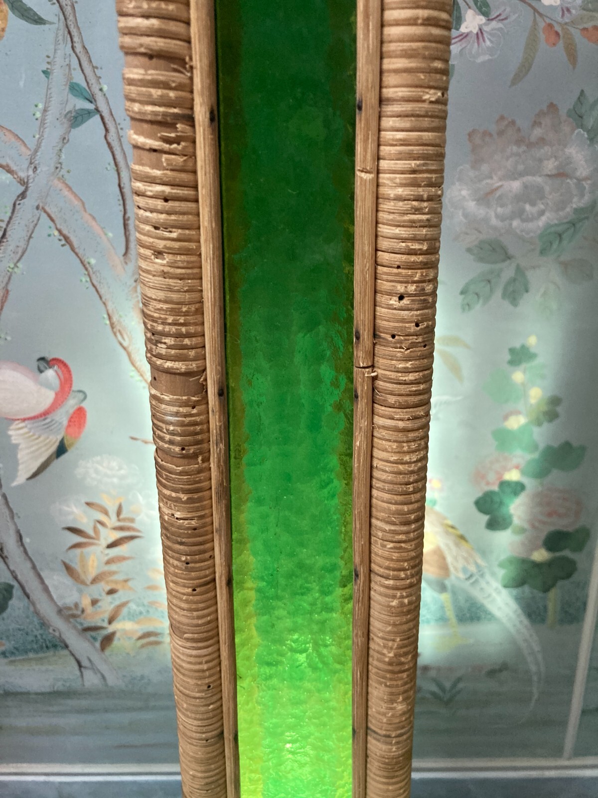 Modernariato, Design, Decorativa Lampada Piantana Con Vetri Colorati In Rattan E Vimini