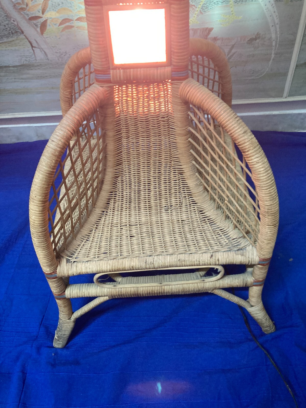 Modernariato, Design, Decorativa Lampada Piantana Con Vetri Colorati In Rattan E Vimini