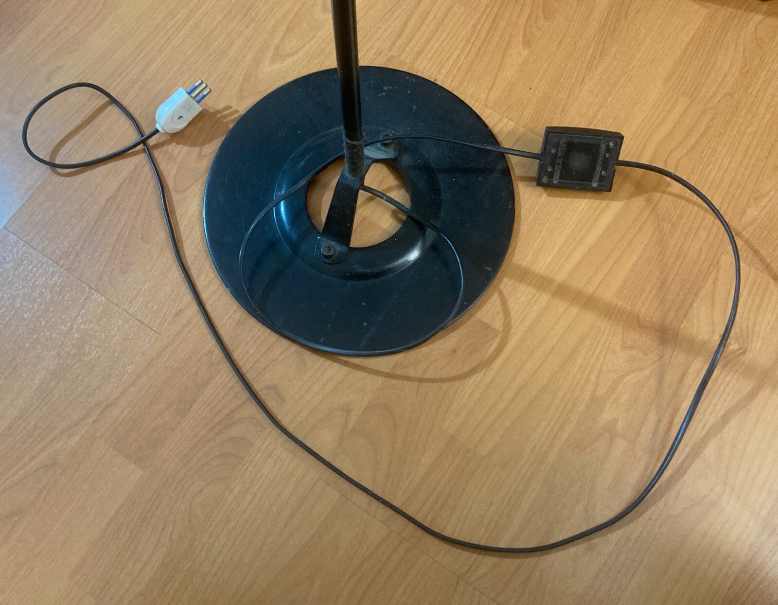 Lampada Da Terra Polifemo Di Carlo Forcolini Per Artemide