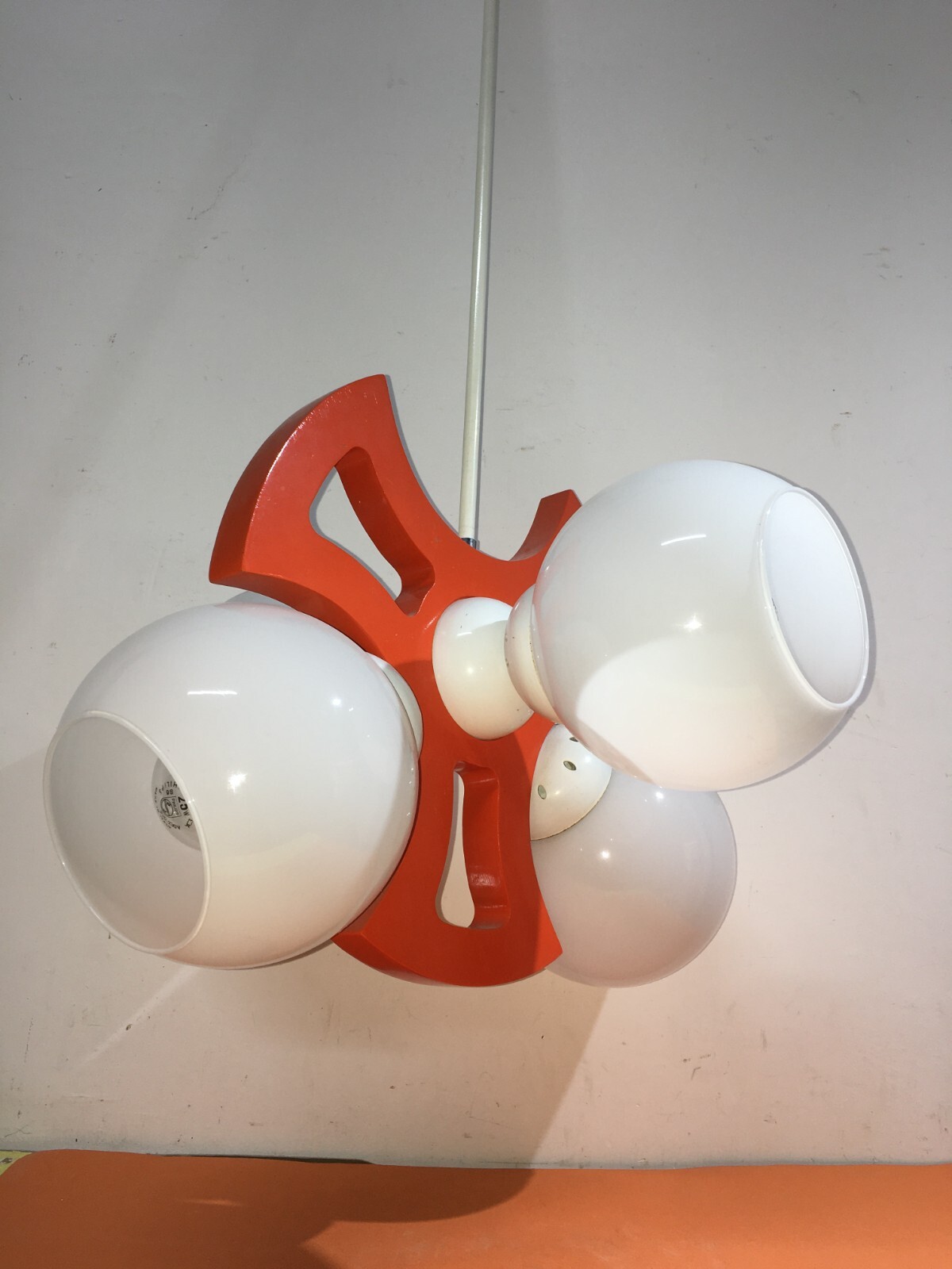Lampadario Anni '70 In Legno Laccato Aragosta E Vetro