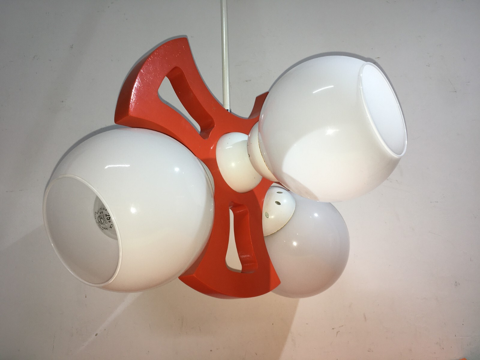 Lampadario Anni '70 In Legno Laccato Aragosta E Vetro