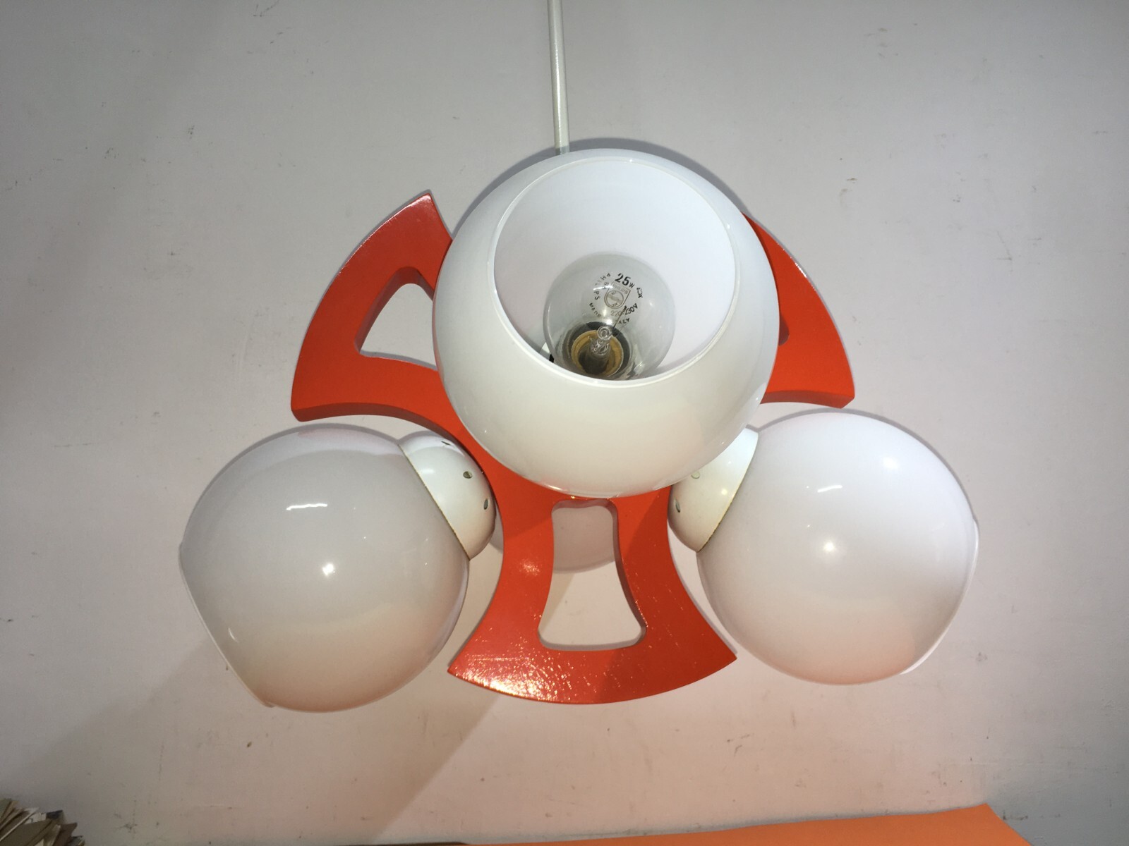 Lampadario Anni '70 In Legno Laccato Aragosta E Vetro