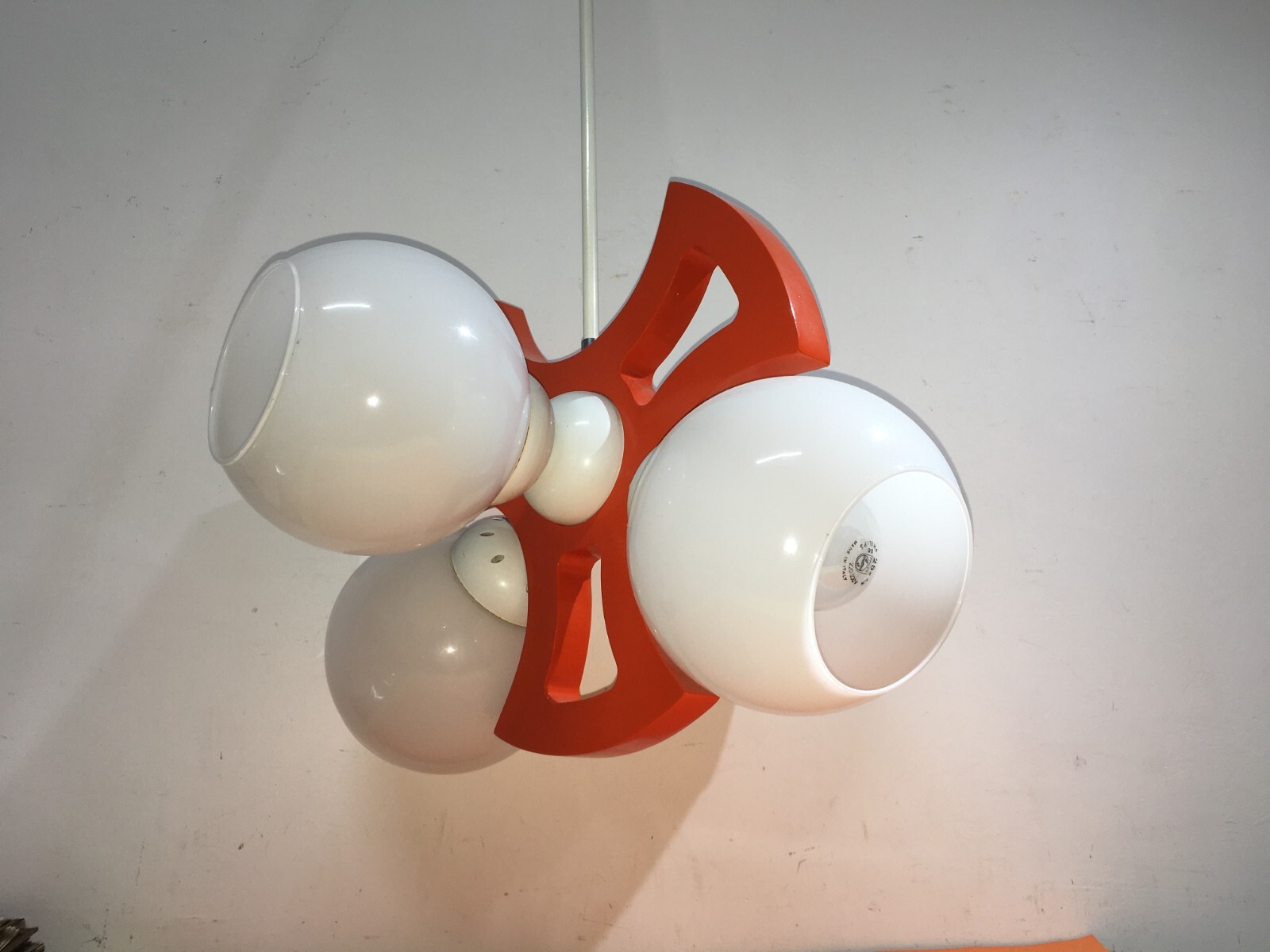 Lampadario Anni '70 In Legno Laccato Aragosta E Vetro