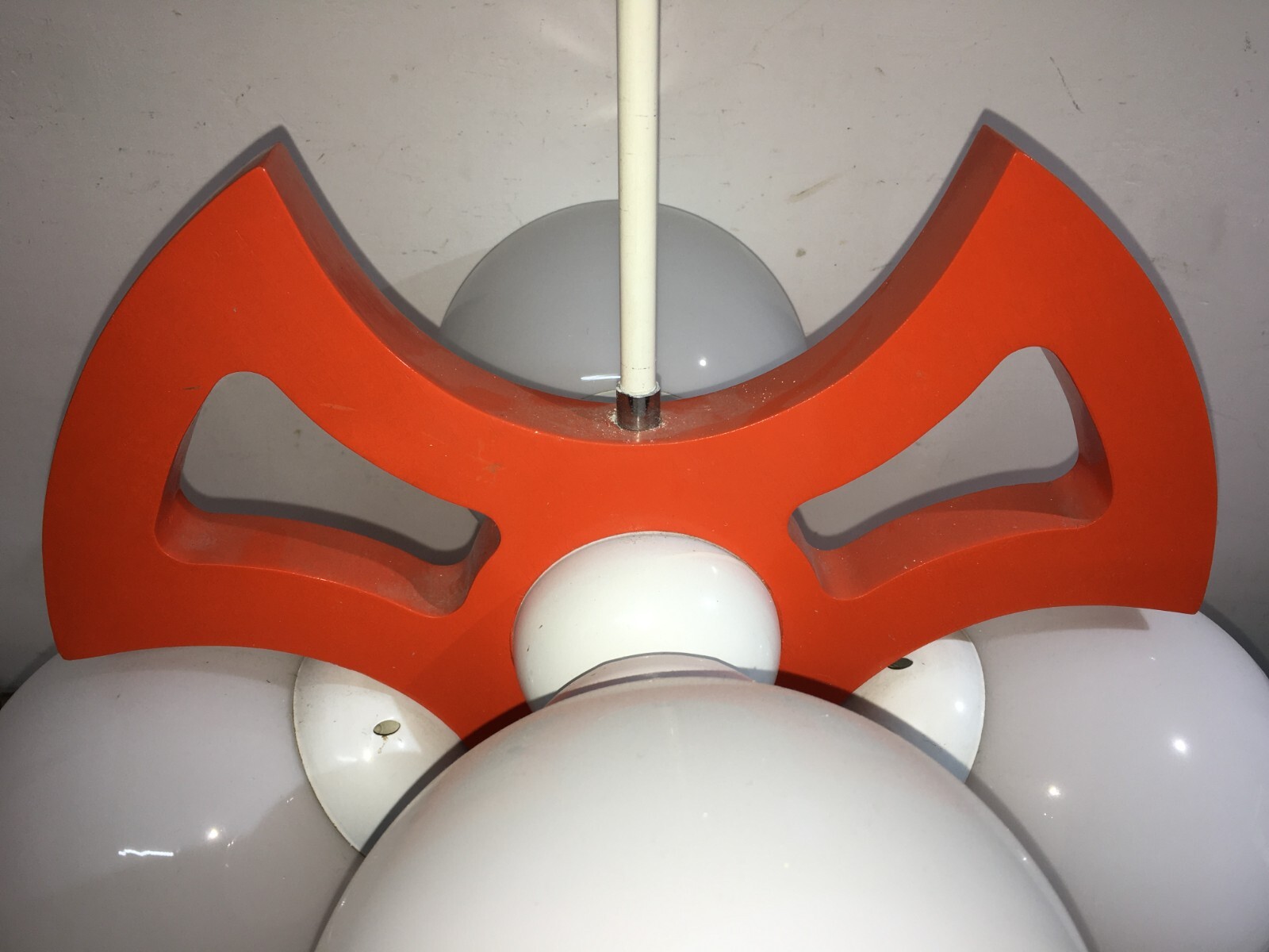 Lampadario Anni '70 In Legno Laccato Aragosta E Vetro