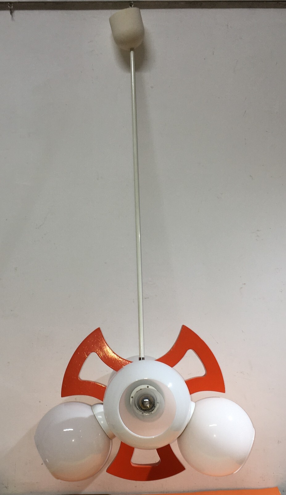 Lampadario Anni '70 In Legno Laccato Aragosta E Vetro