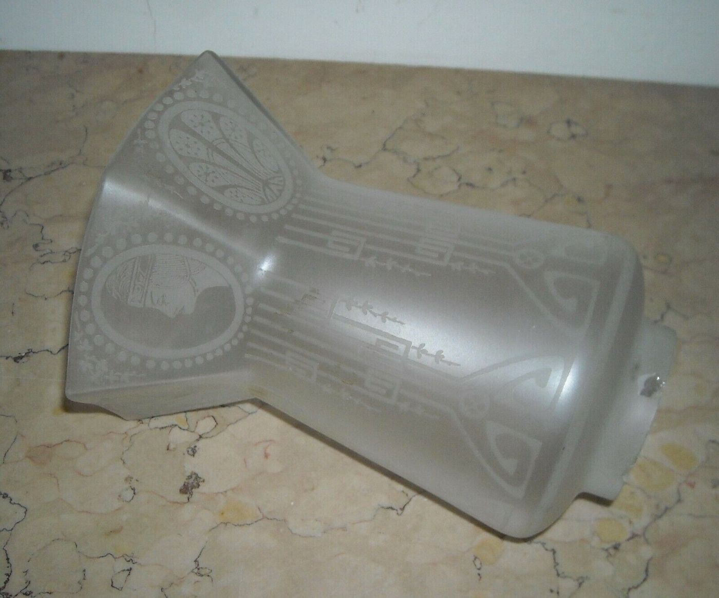 Antico Vetro Inciso: Coppa Per Lume In Stile Liberty