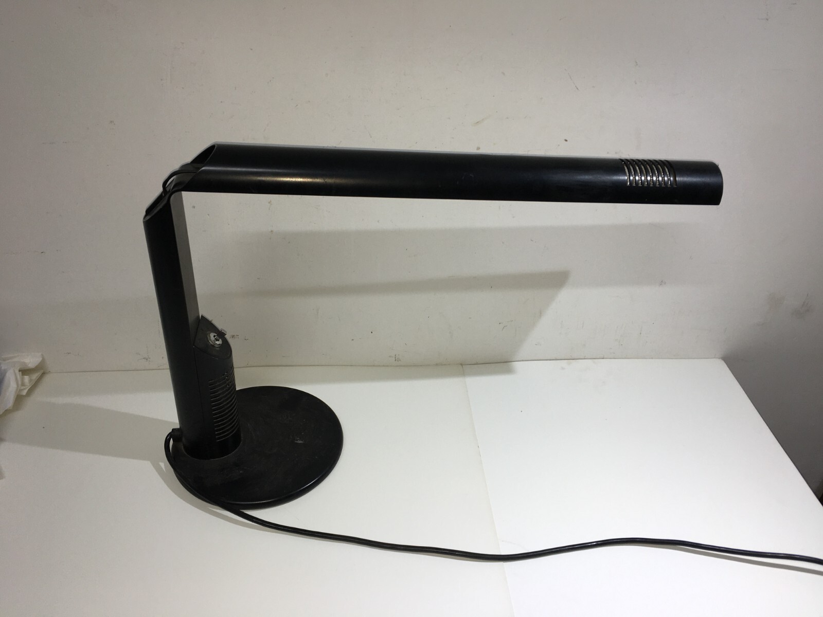 Illuminazione Design Stilizzata: Lampada Da Scrivania Abele, Luci, Frattini
