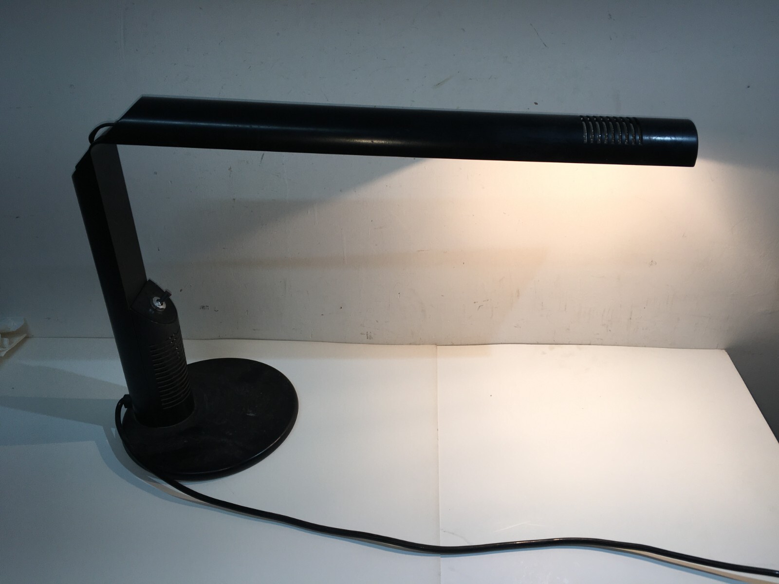 Illuminazione Design Stilizzata: Lampada Da Scrivania Abele, Luci, Frattini