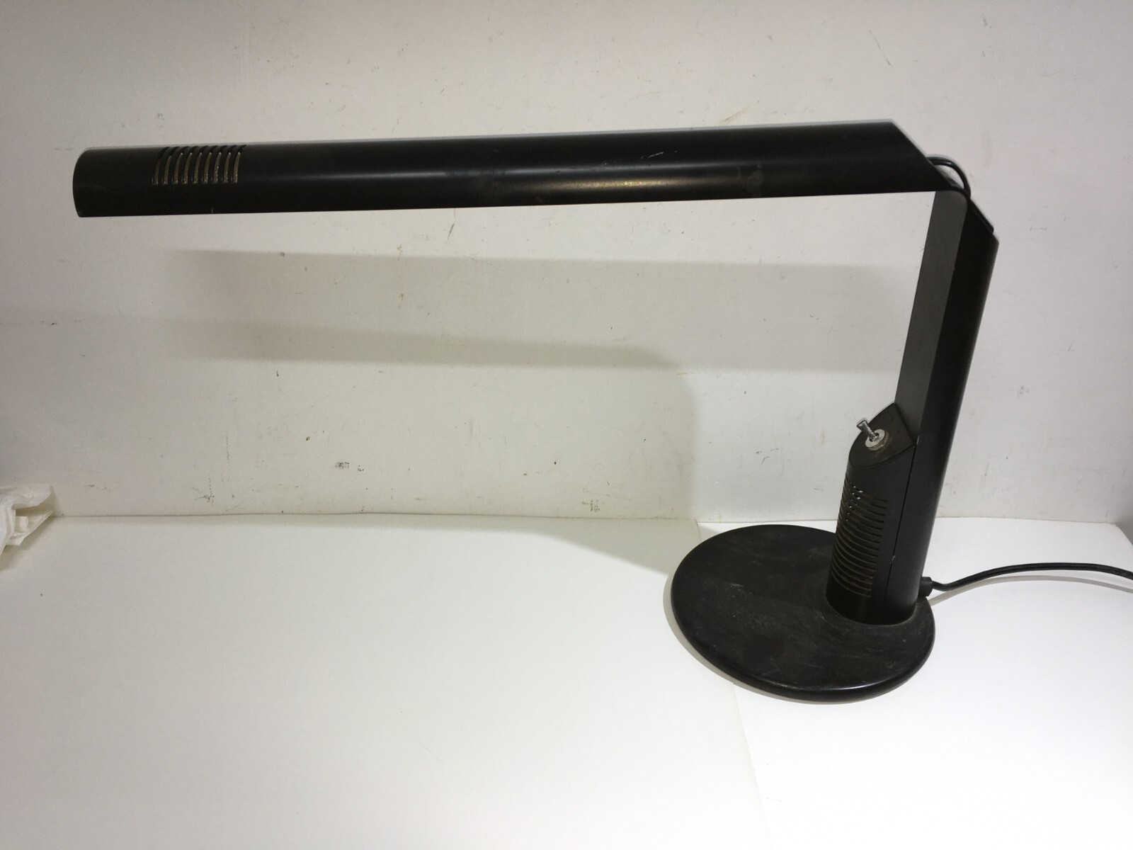 Illuminazione Design Stilizzata: Lampada Da Scrivania Abele, Luci, Frattini