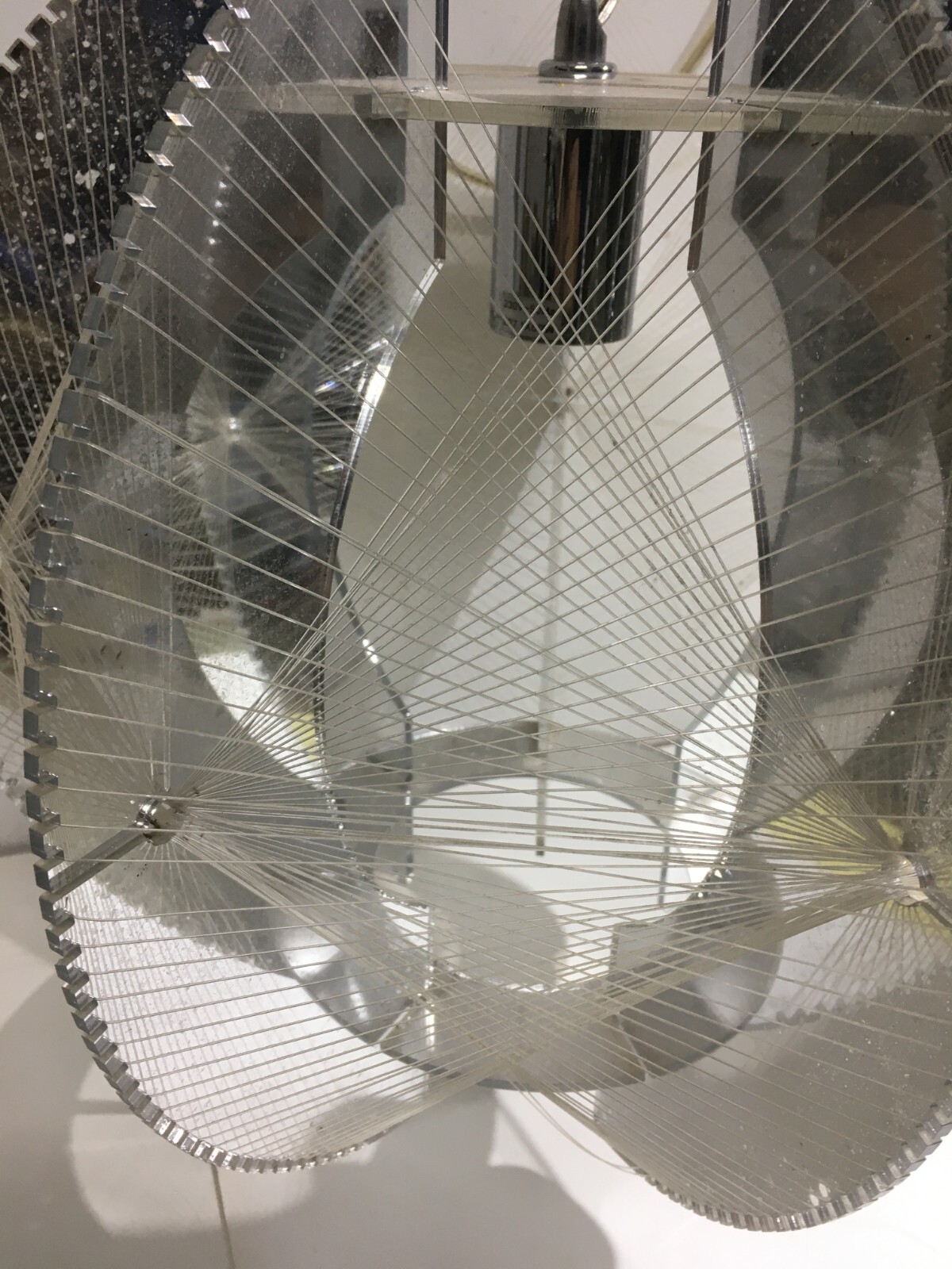 Illuminazione, Modernariato E Design: Suggestivo Lampadario Decorativo