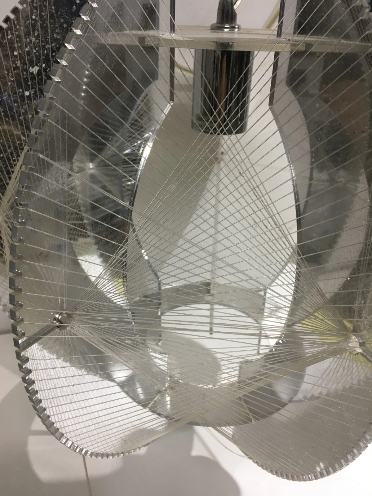 Illuminazione, Modernariato e Design: Suggestivo Lampadario Decorativo
